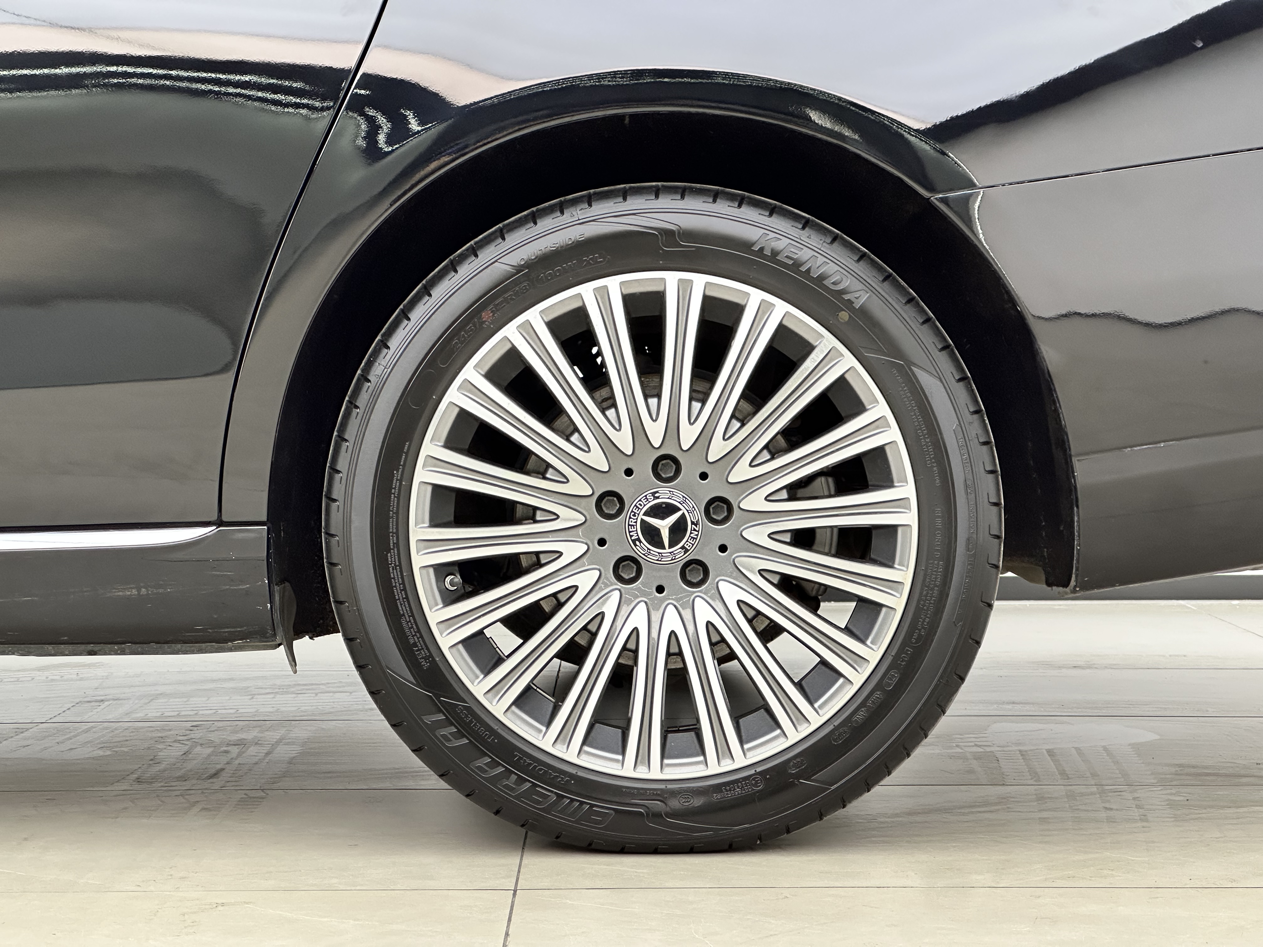 Mercedes-Benz E Class 2023 car image #17