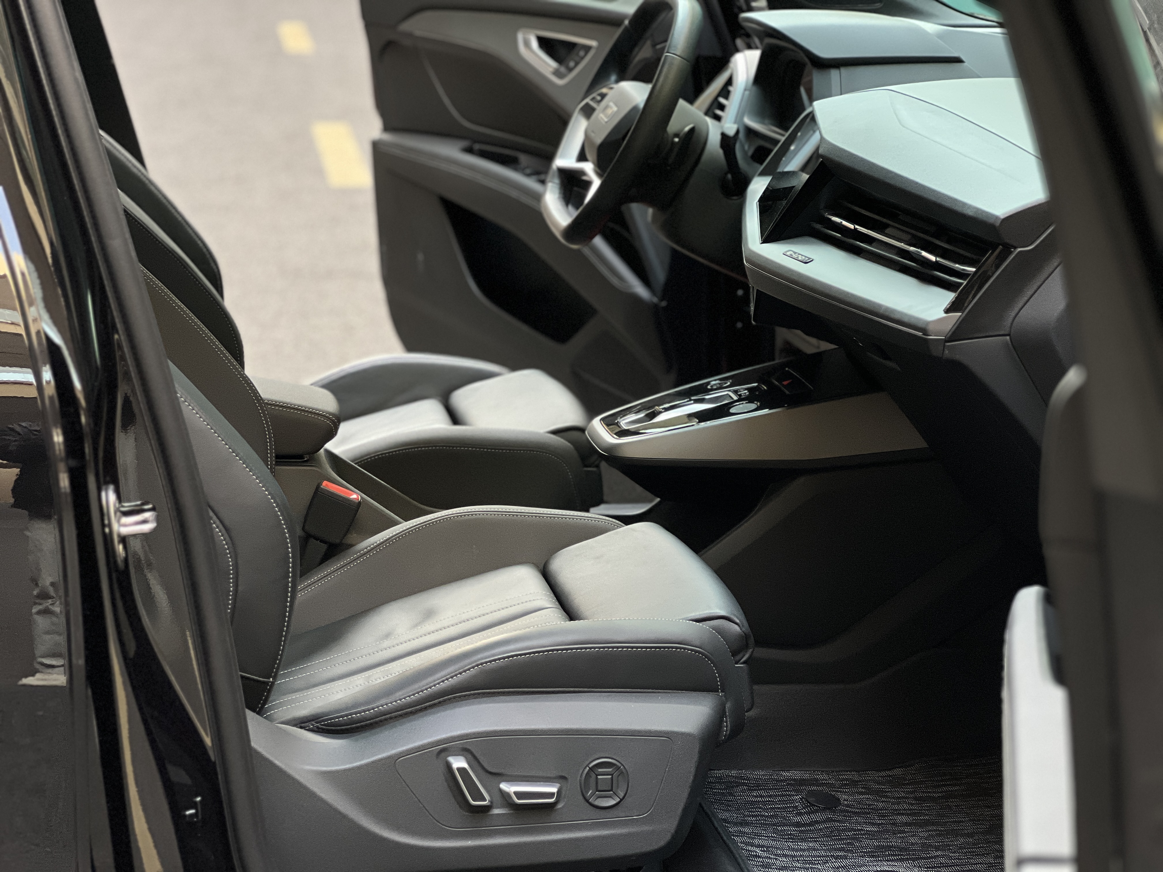 Audi Q5 e-tron 2024 صورة سيارة #17