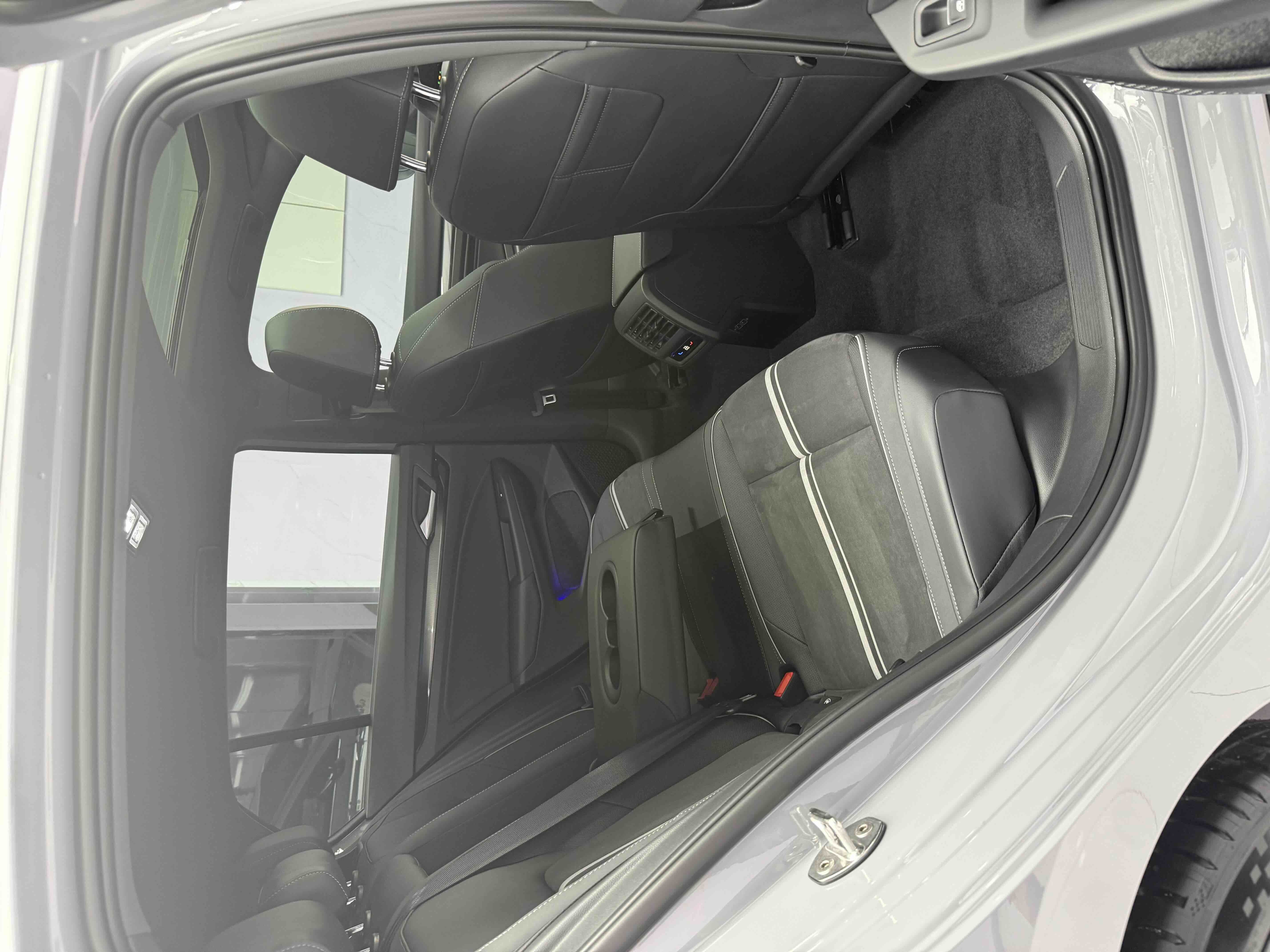 Volkswagen Golf 2023 car image #17