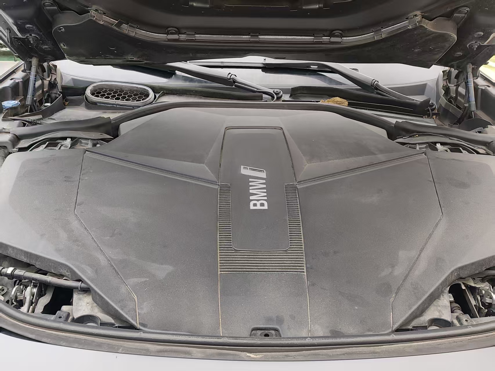 BMW i7 2023 car image #17