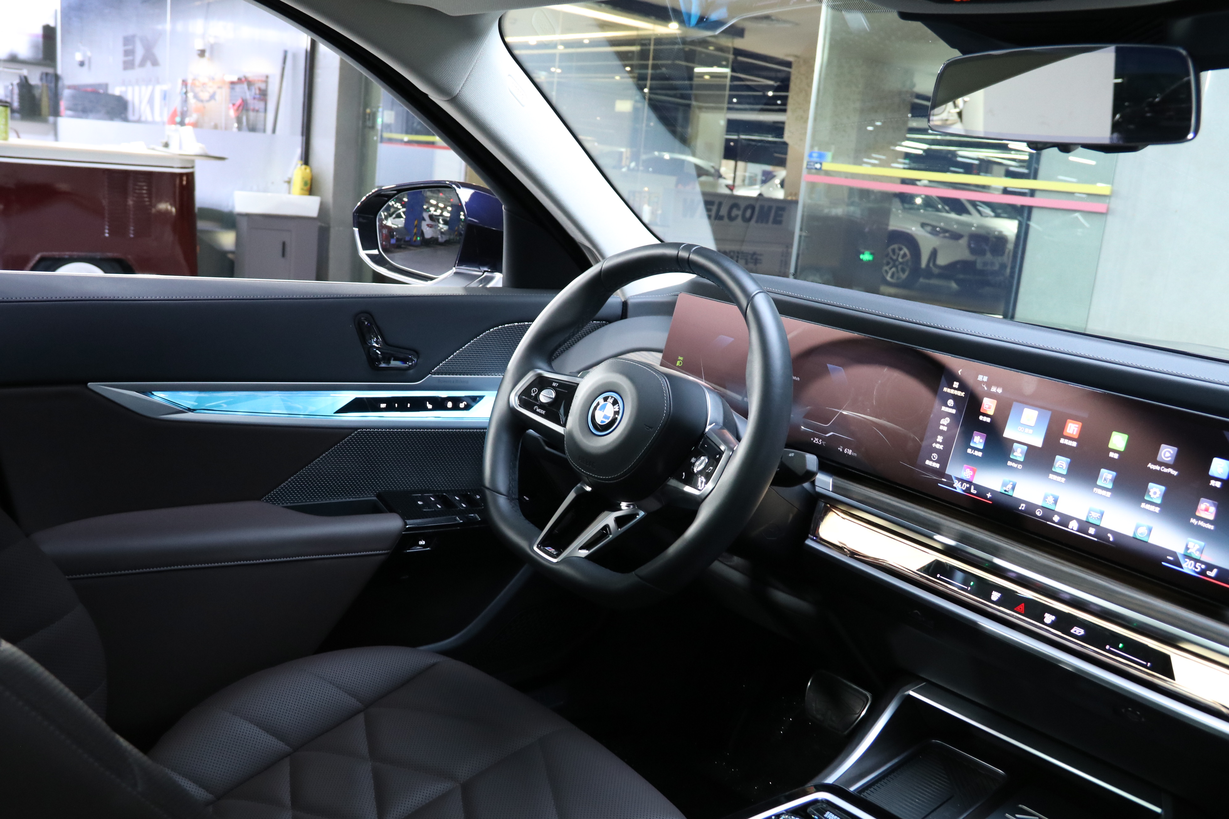 BMW i7 M70L 2024 car image #17