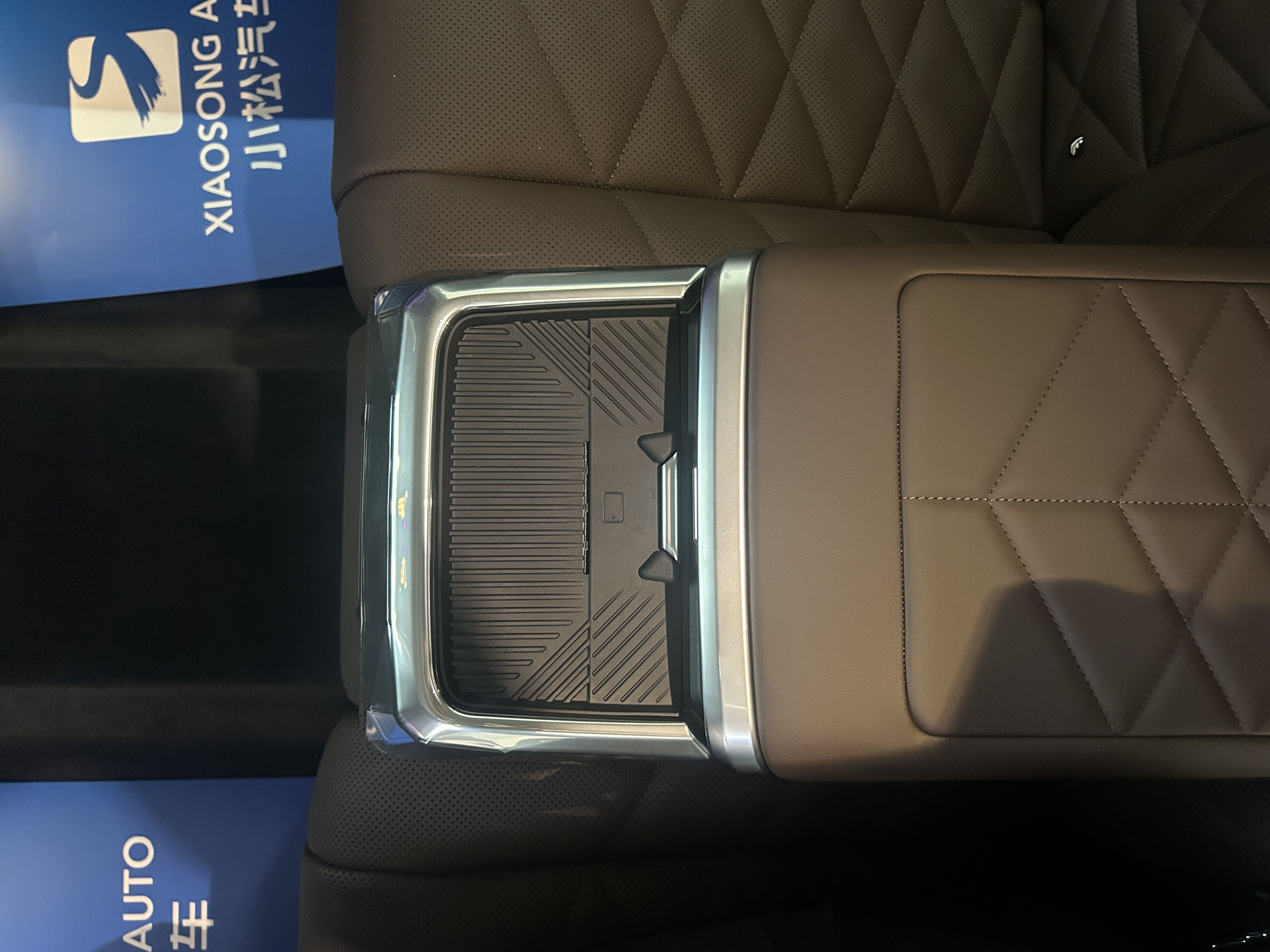 BMW i7 2023 car image #17