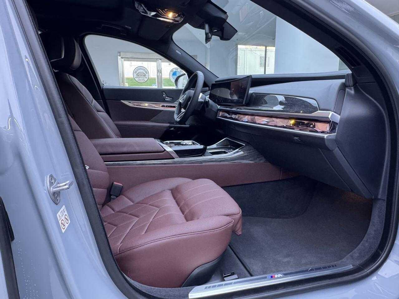 BMW i7 2024 изображение автомобиля #17