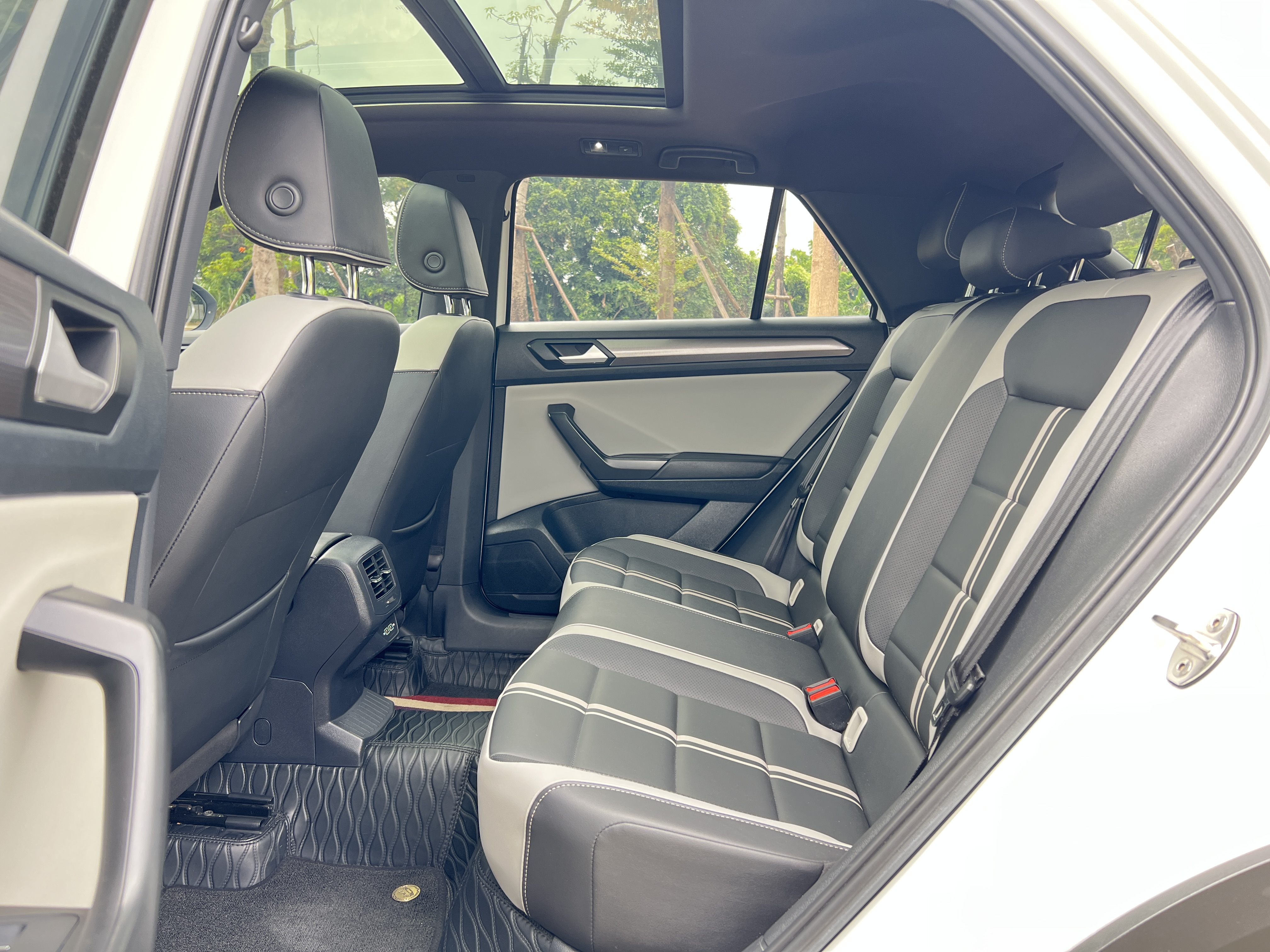 T-Roc 2023 car image #17