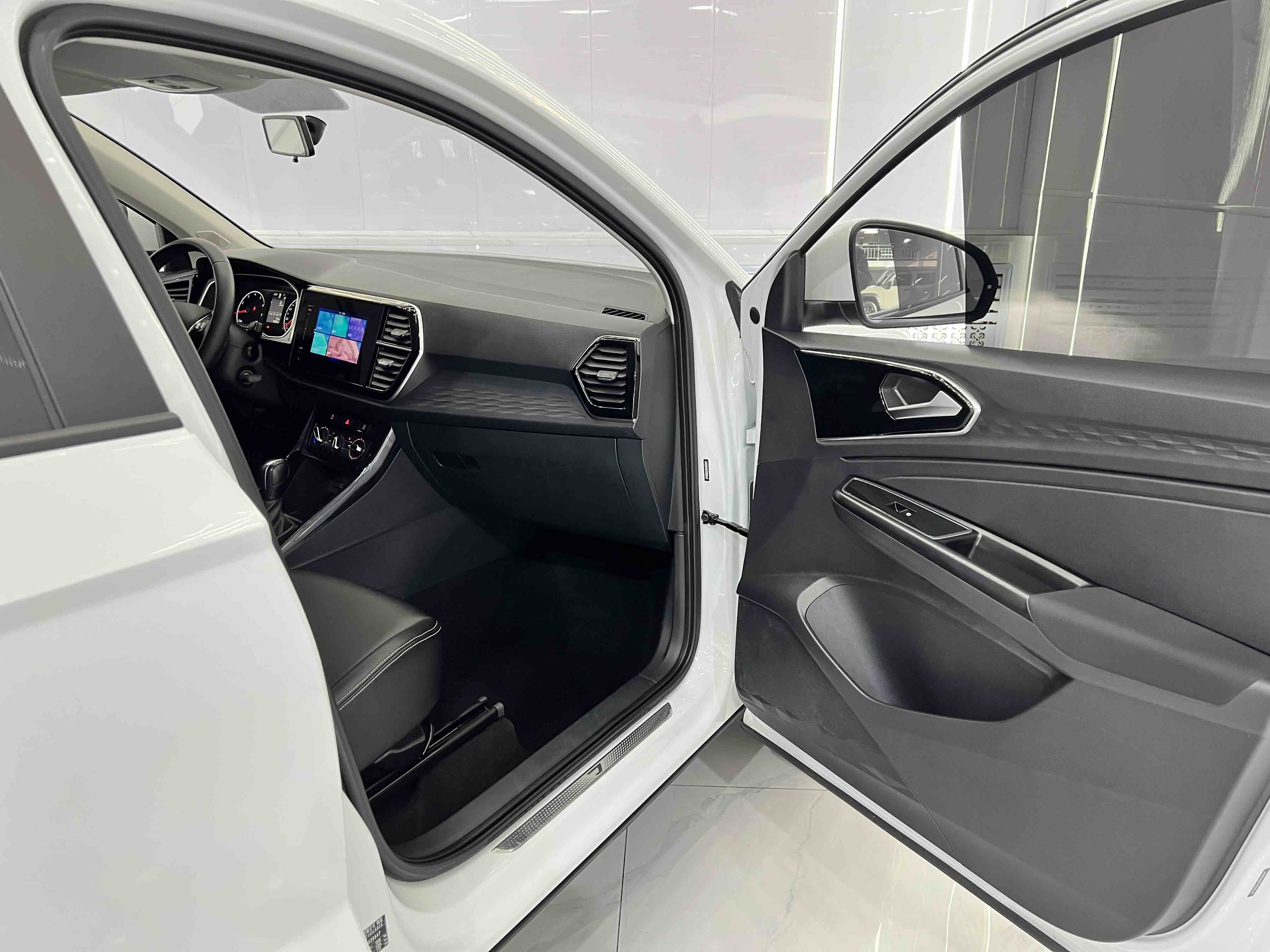 VS5 2022 car image #17