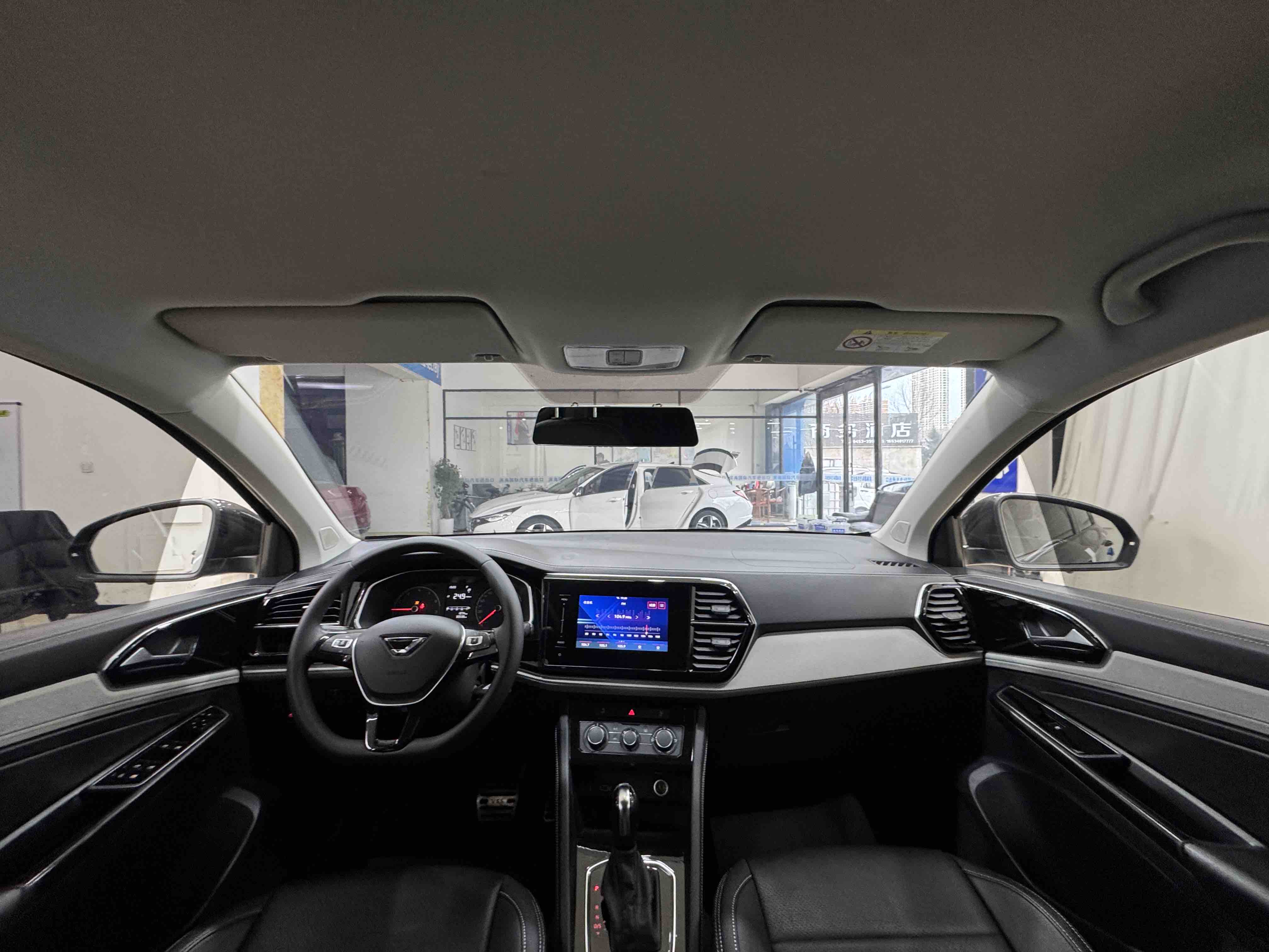 VS5 2022 car image #17