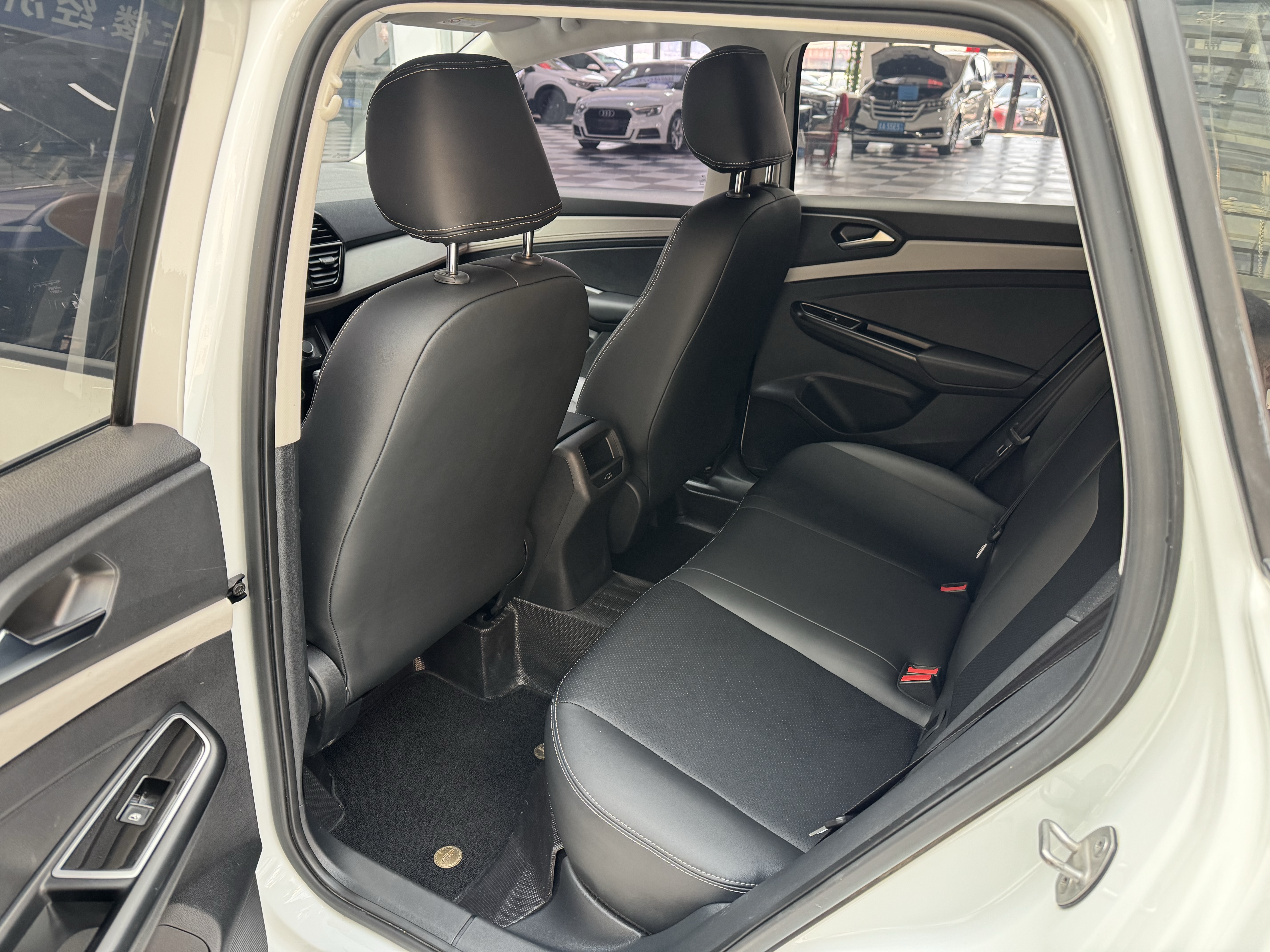 VS5 2023 car image #17
