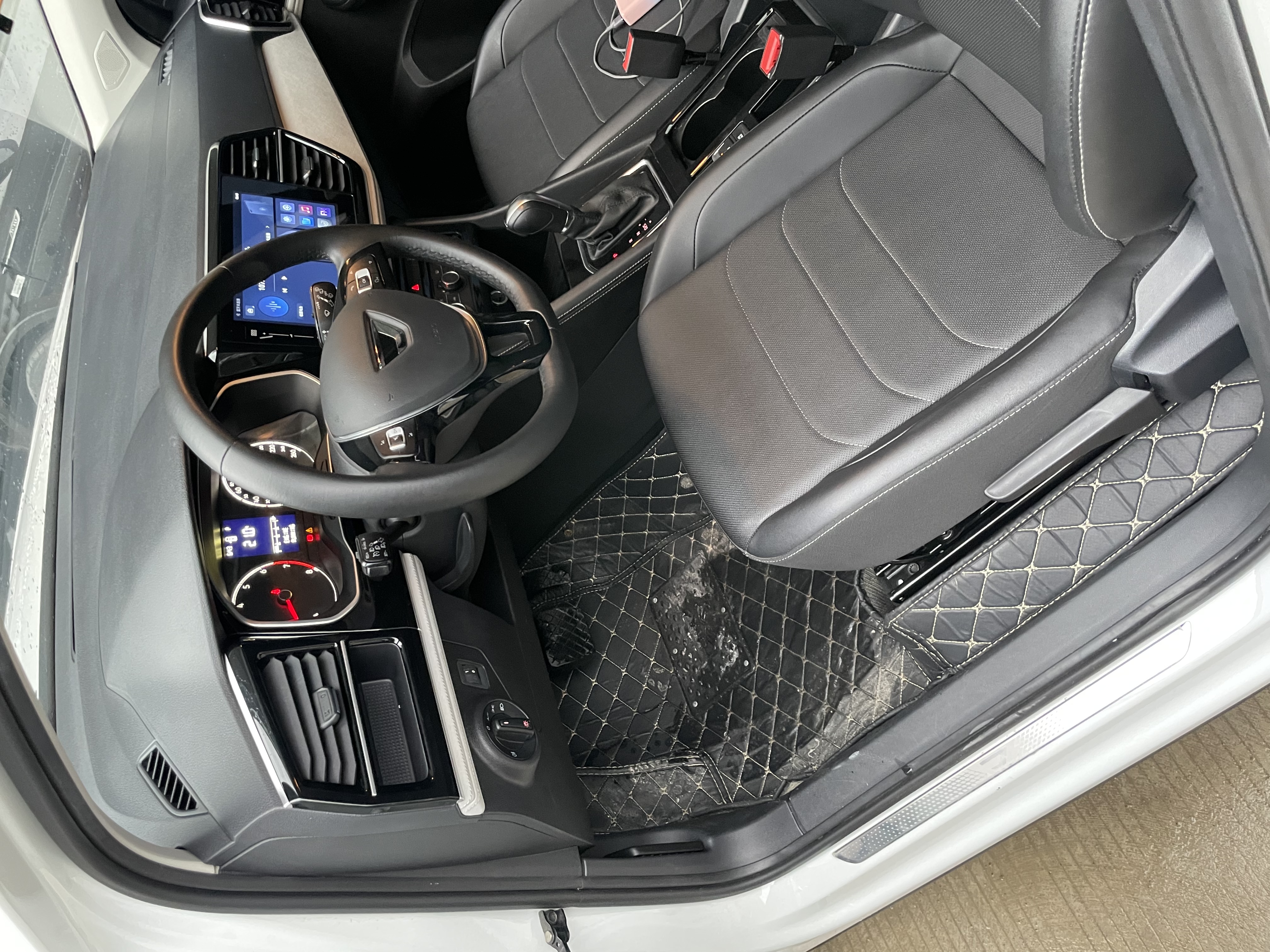 VS5 2024 car image #17