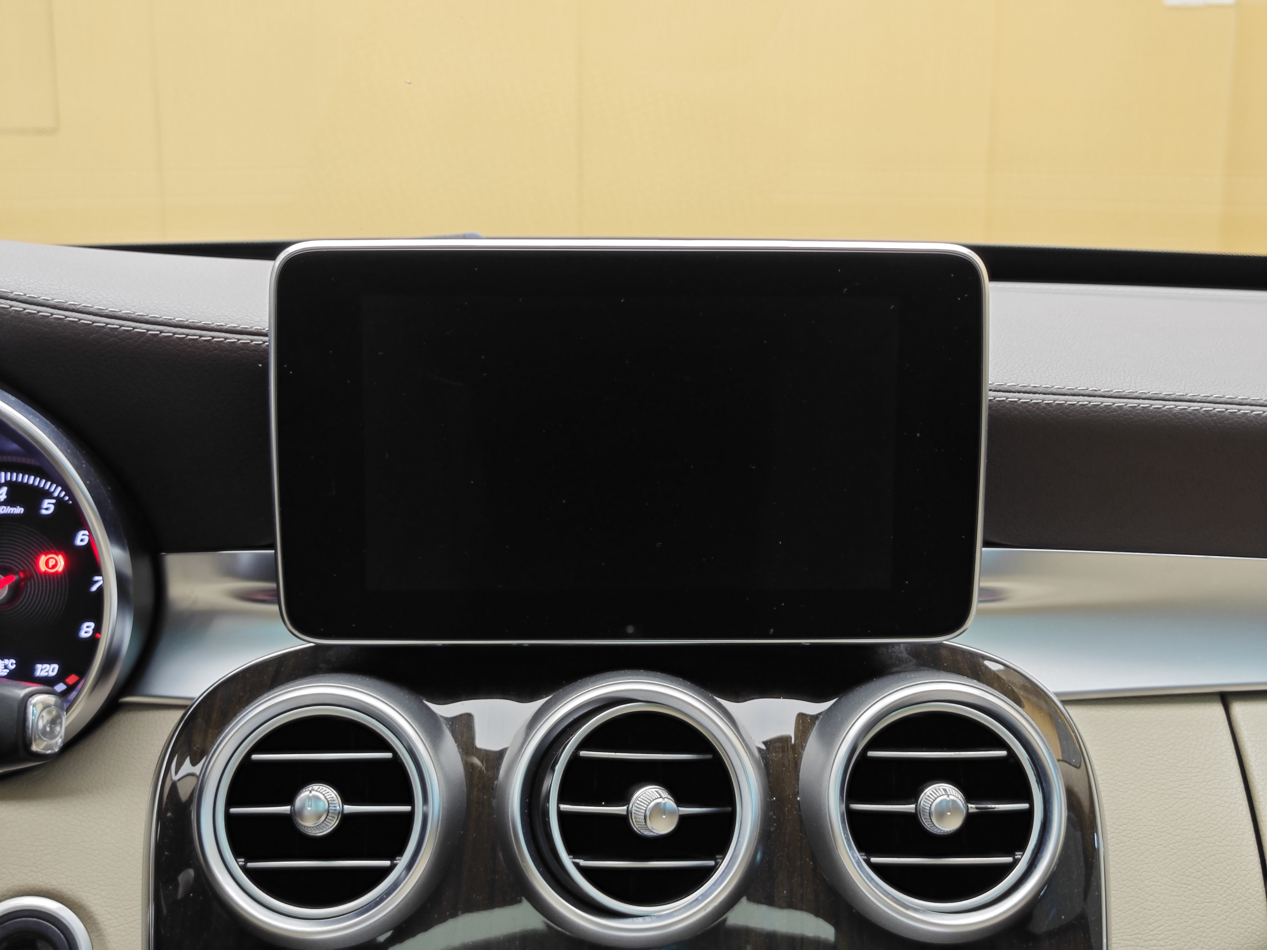 Mercedes-Benz C Class 2015 car image #17