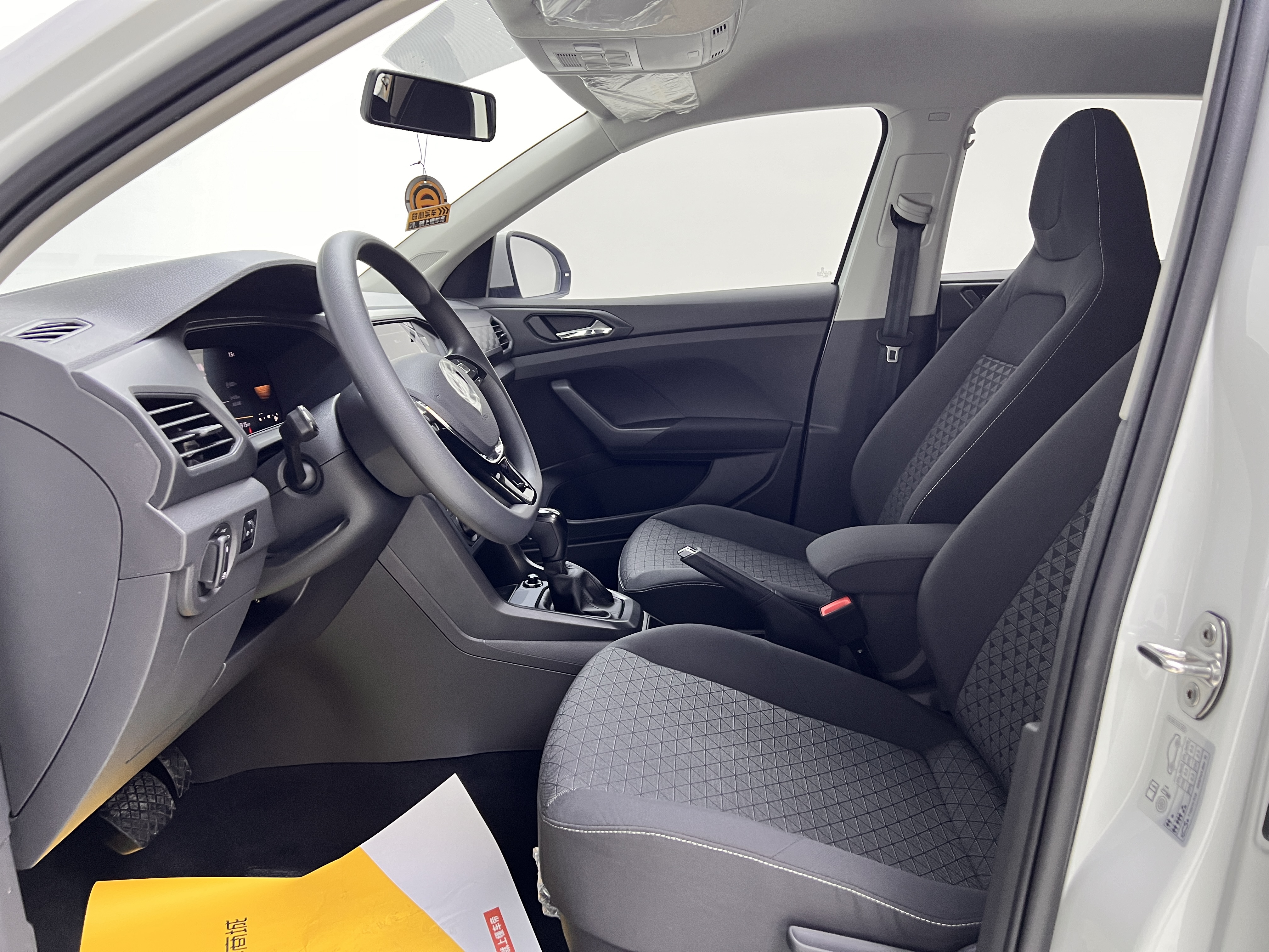 Volkswagen T-Cross 2025 car image #17