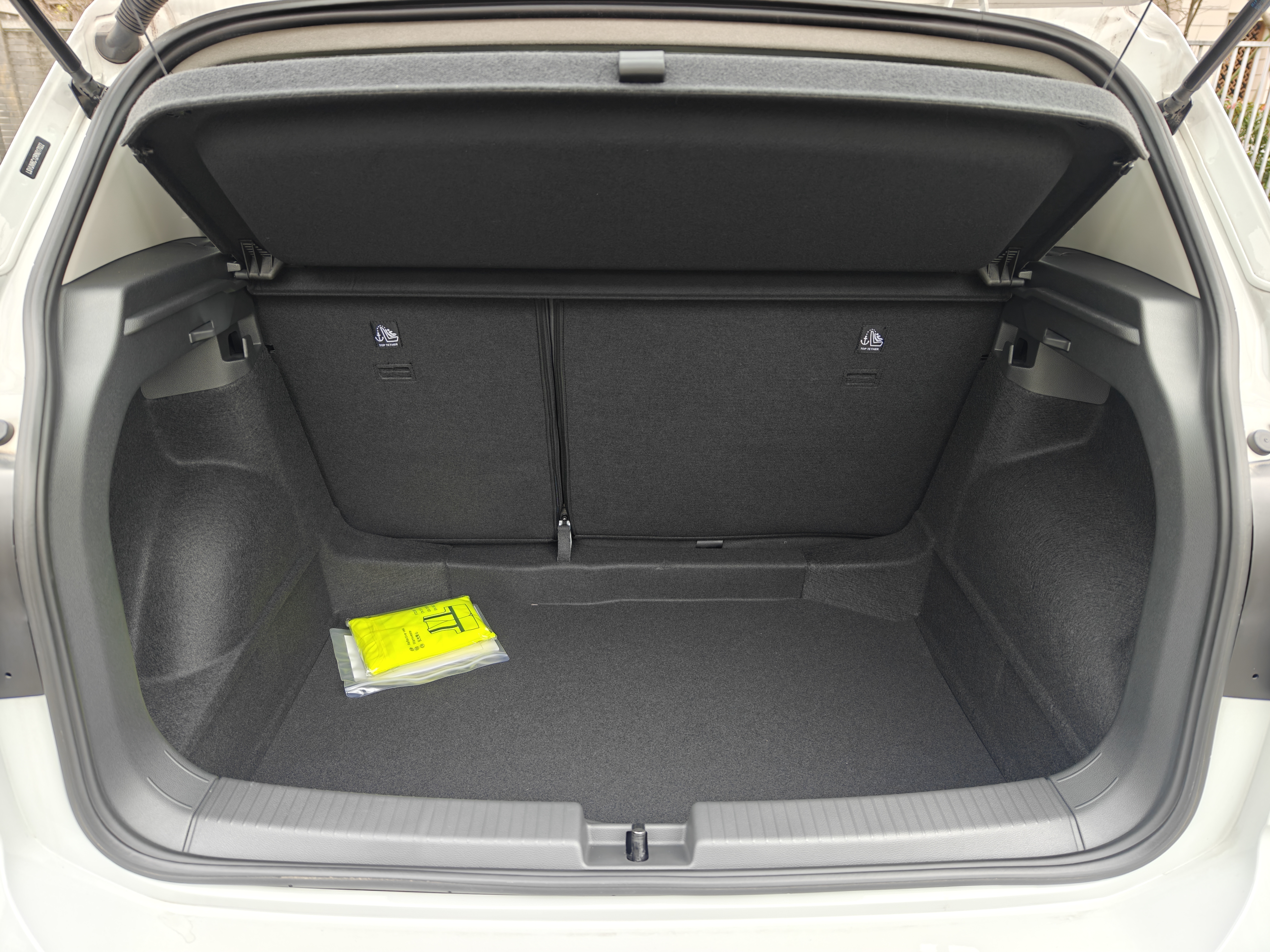 Volkswagen T-Cross 2026 car image #17