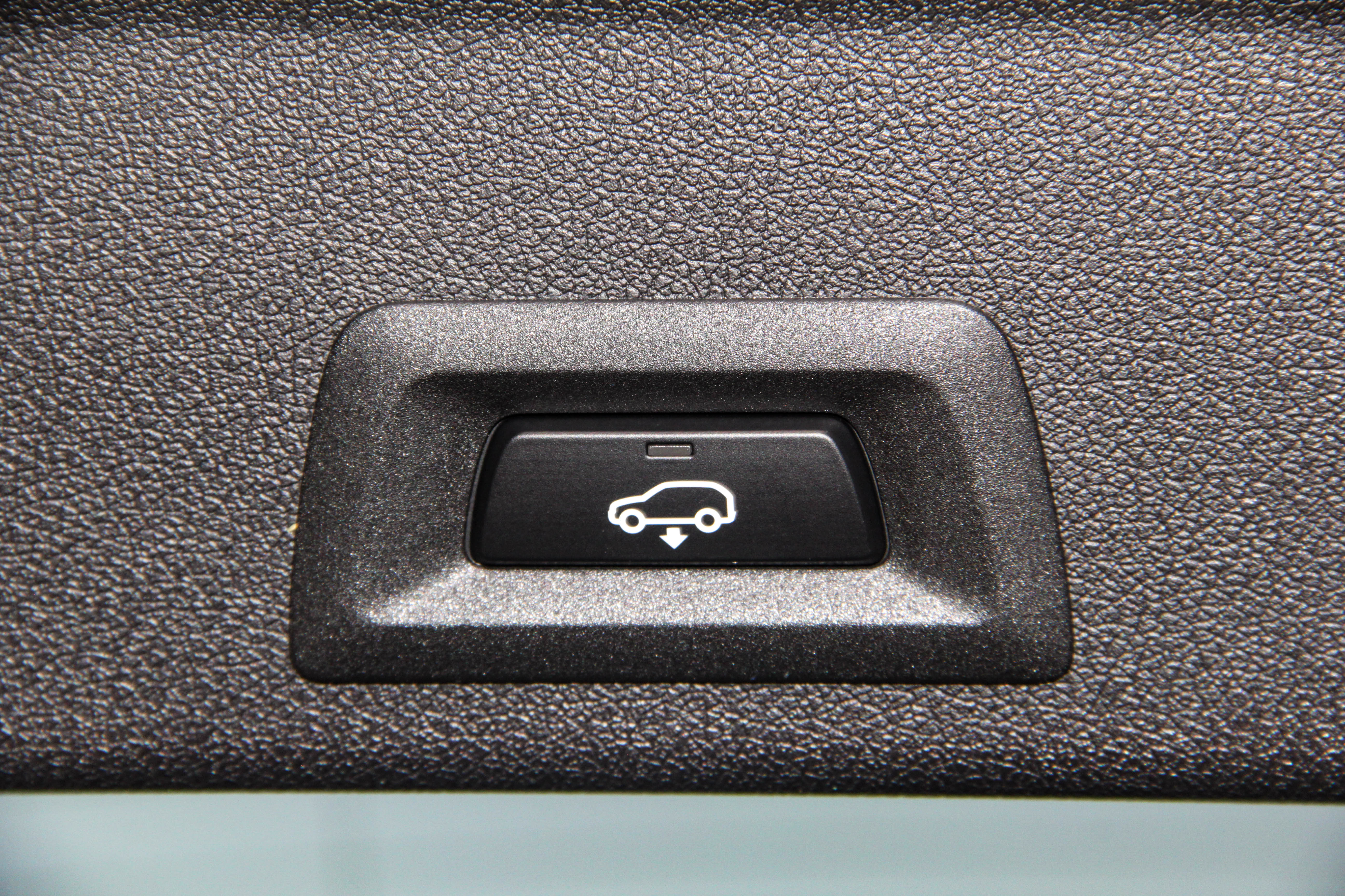 BMW X6 2023 car image #17