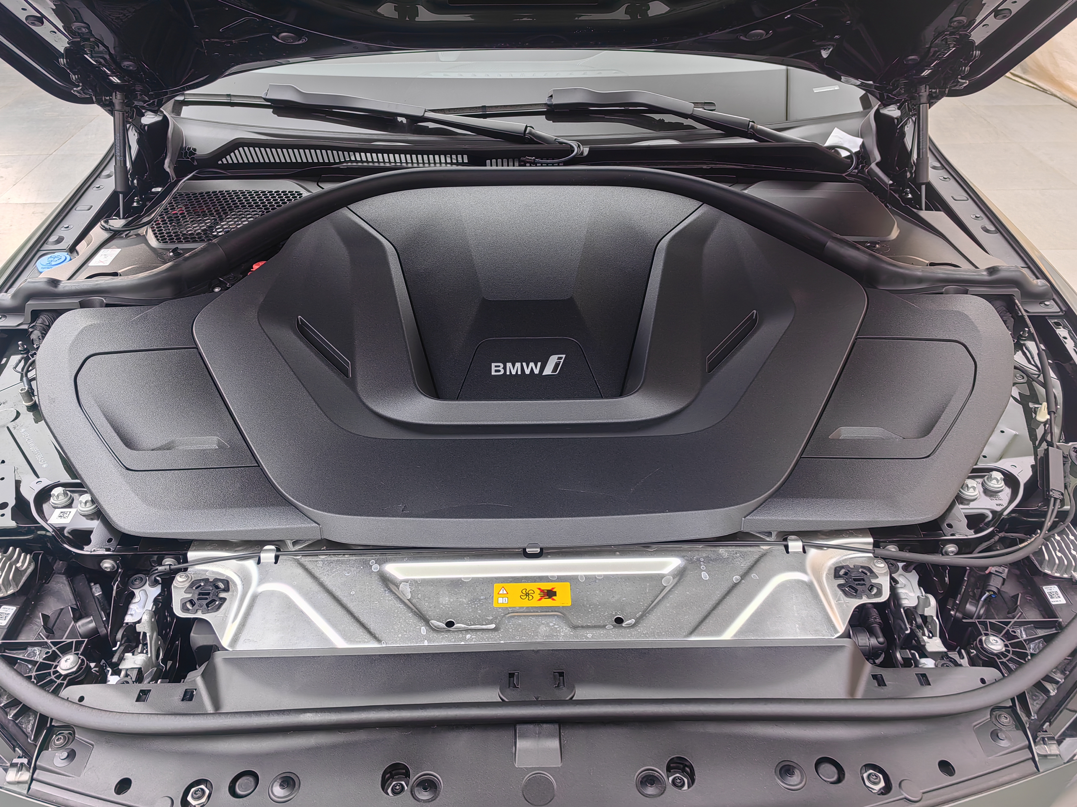 BMW i4 2025 car image #17