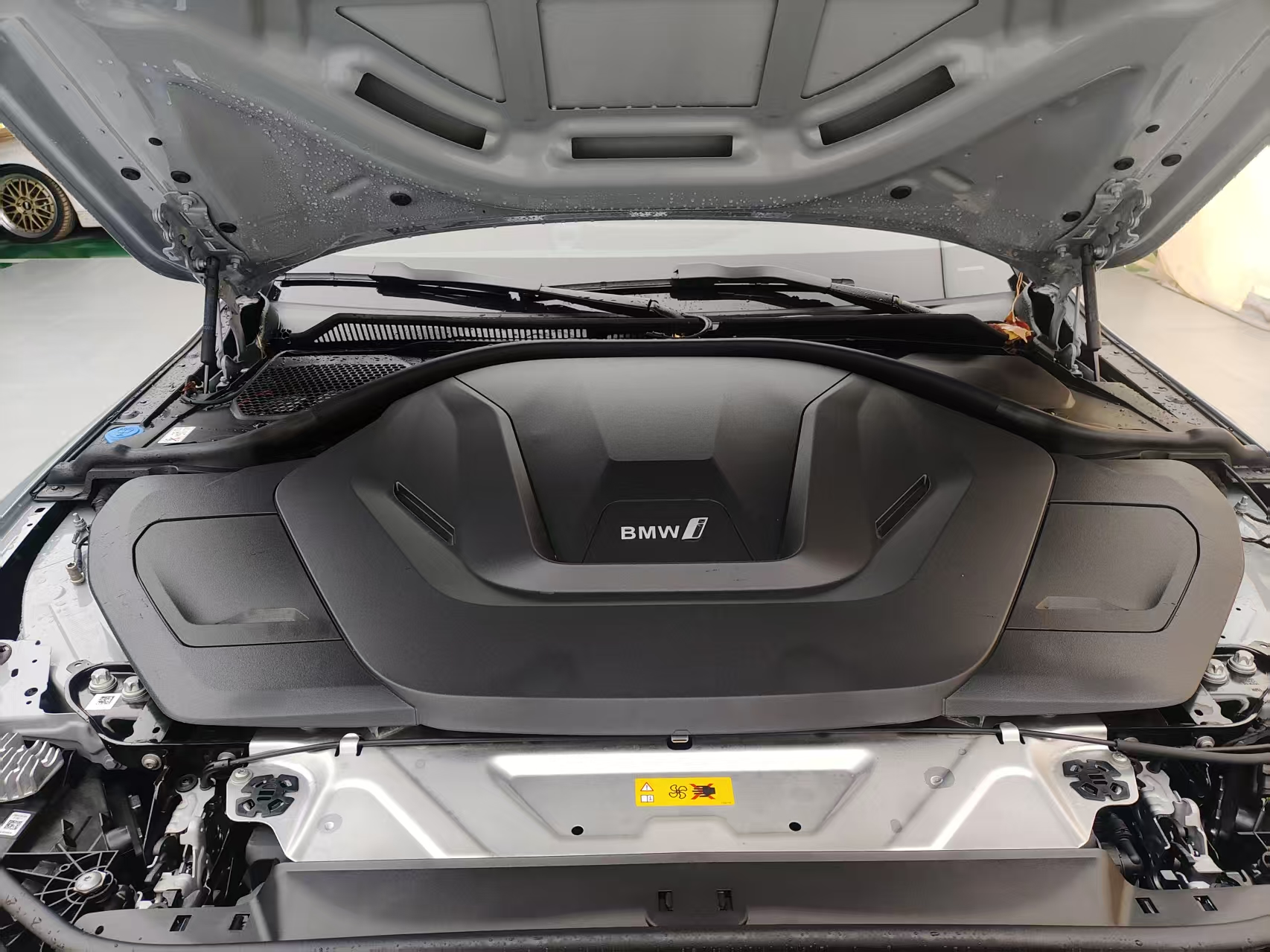 BMW i4 2025 #17 BMW i4 2025 car image #17