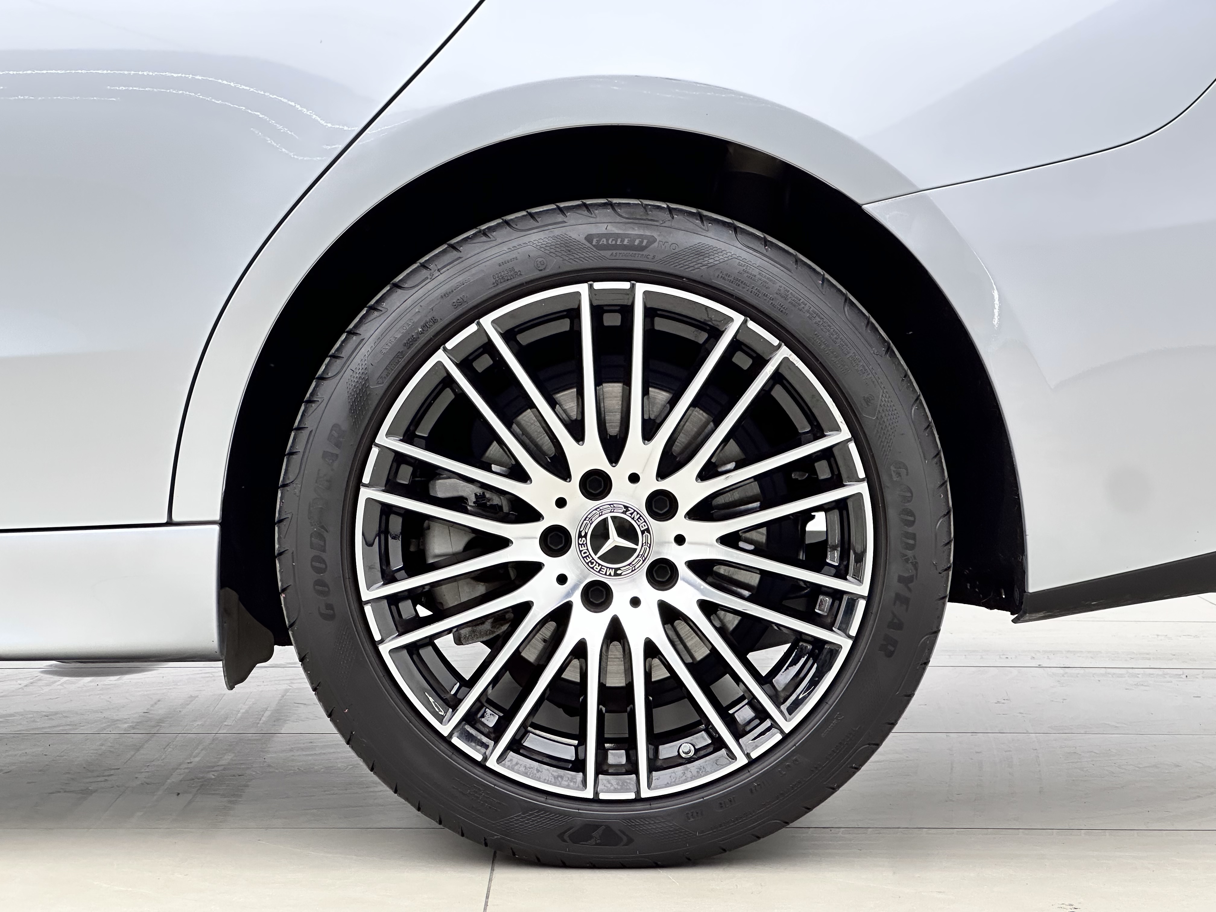 Mercedes-Benz C Class 2023 صورة سيارة #17