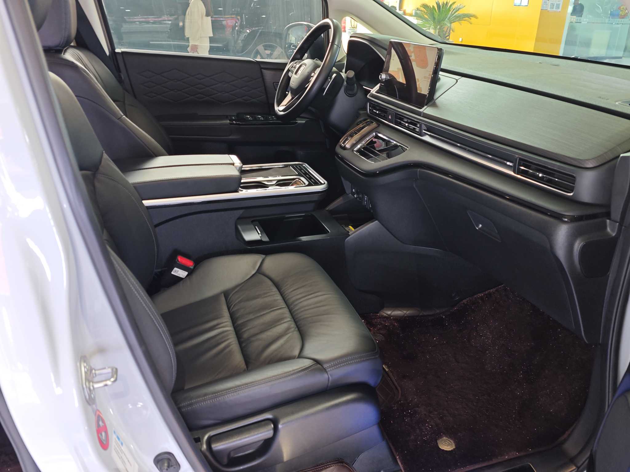 Honda Elysion 2024 car image #17