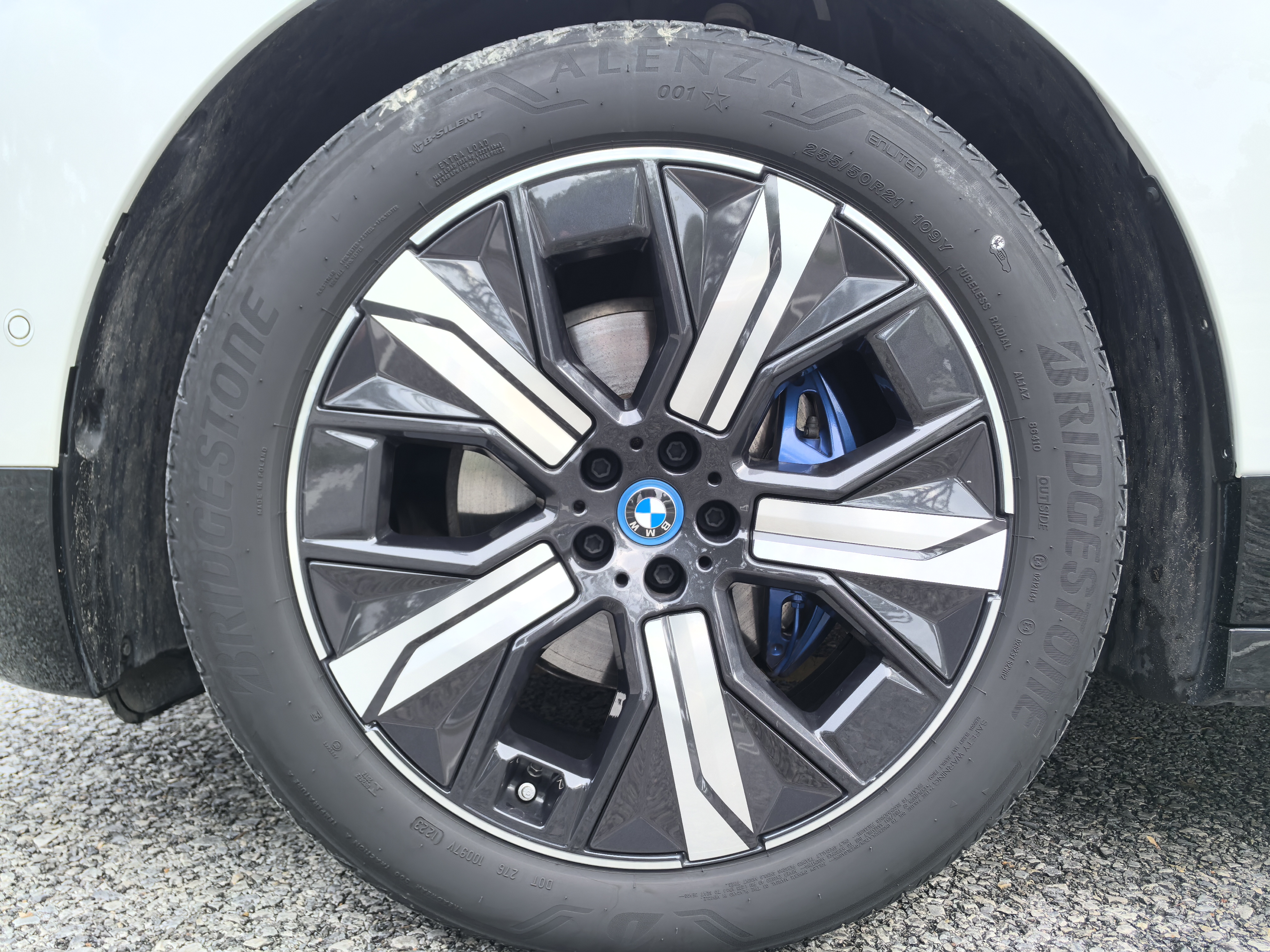 BMW iX 2023 immagine di auto #17