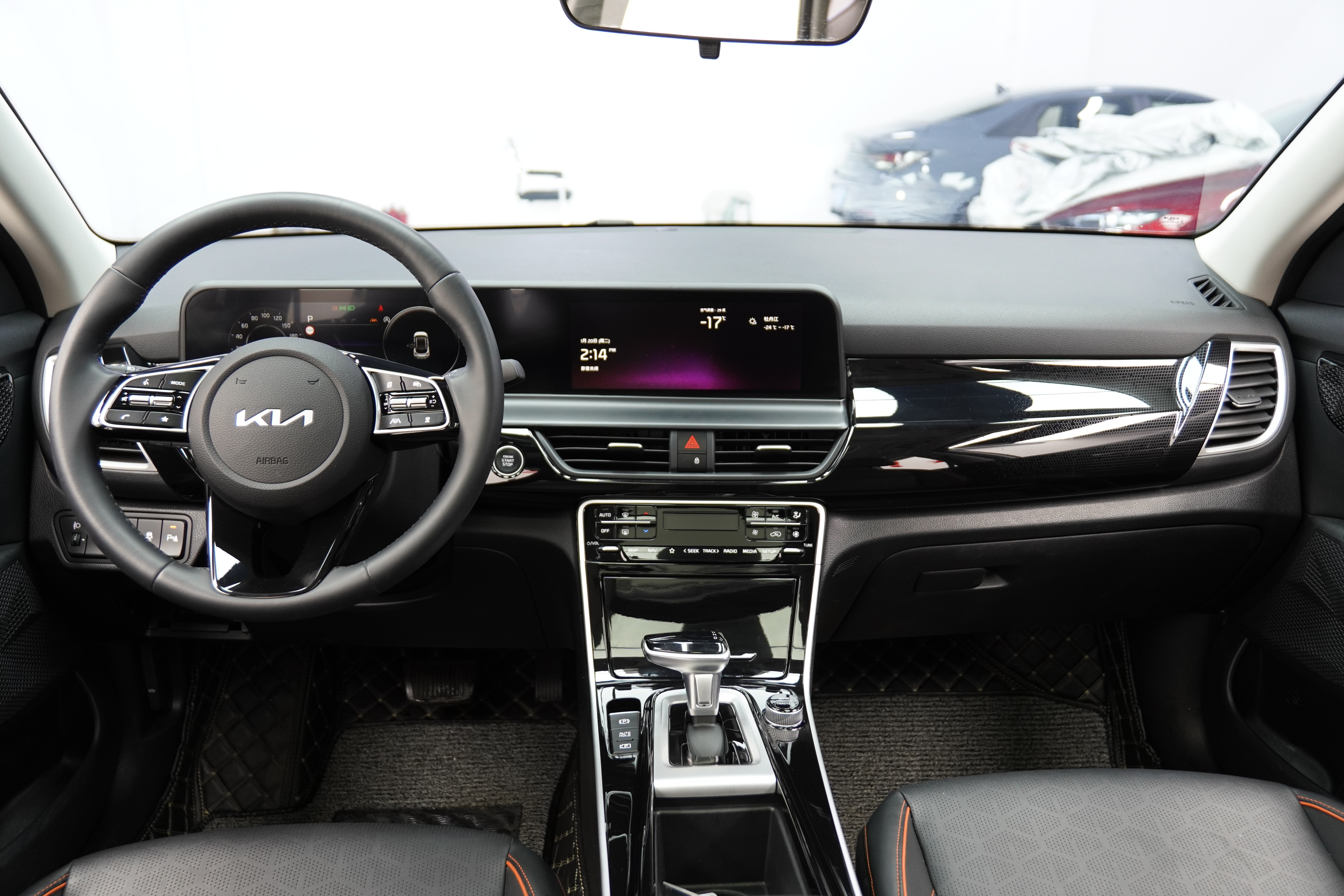 Kia Seltos 2024 car image #17