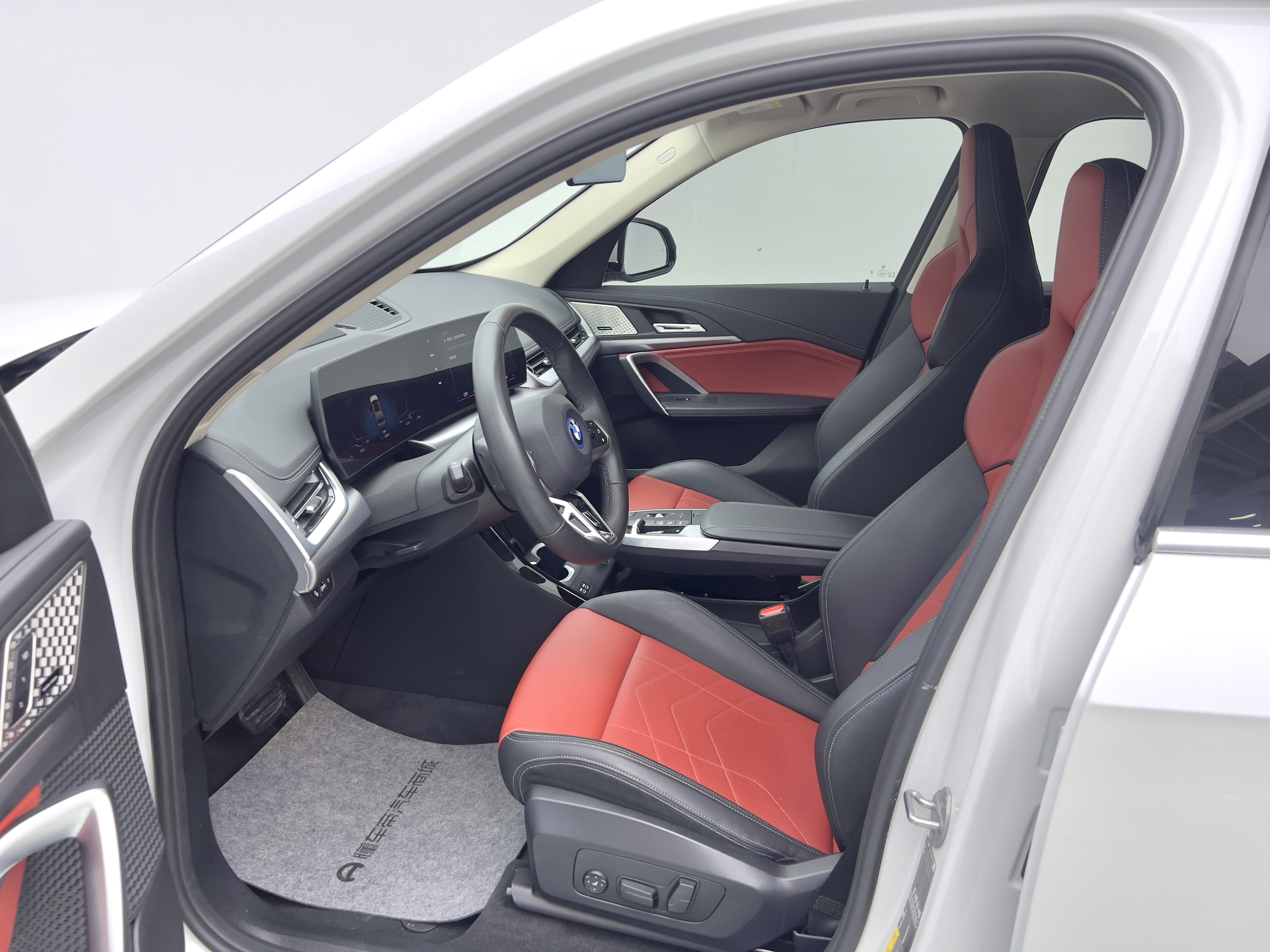 BMW iX1 2023 car image #17