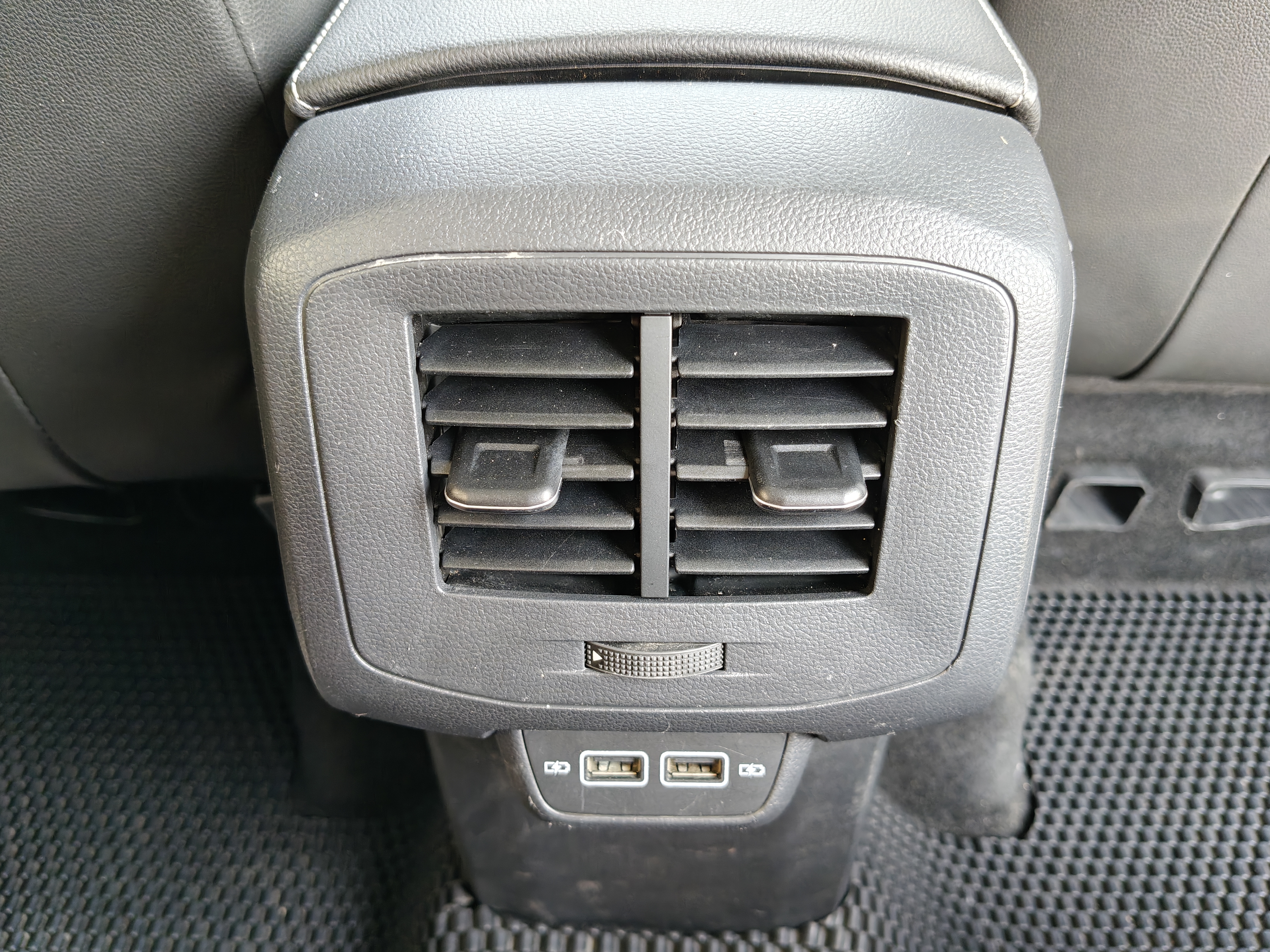 Volkswagen Tacqua 2023 car image #17
