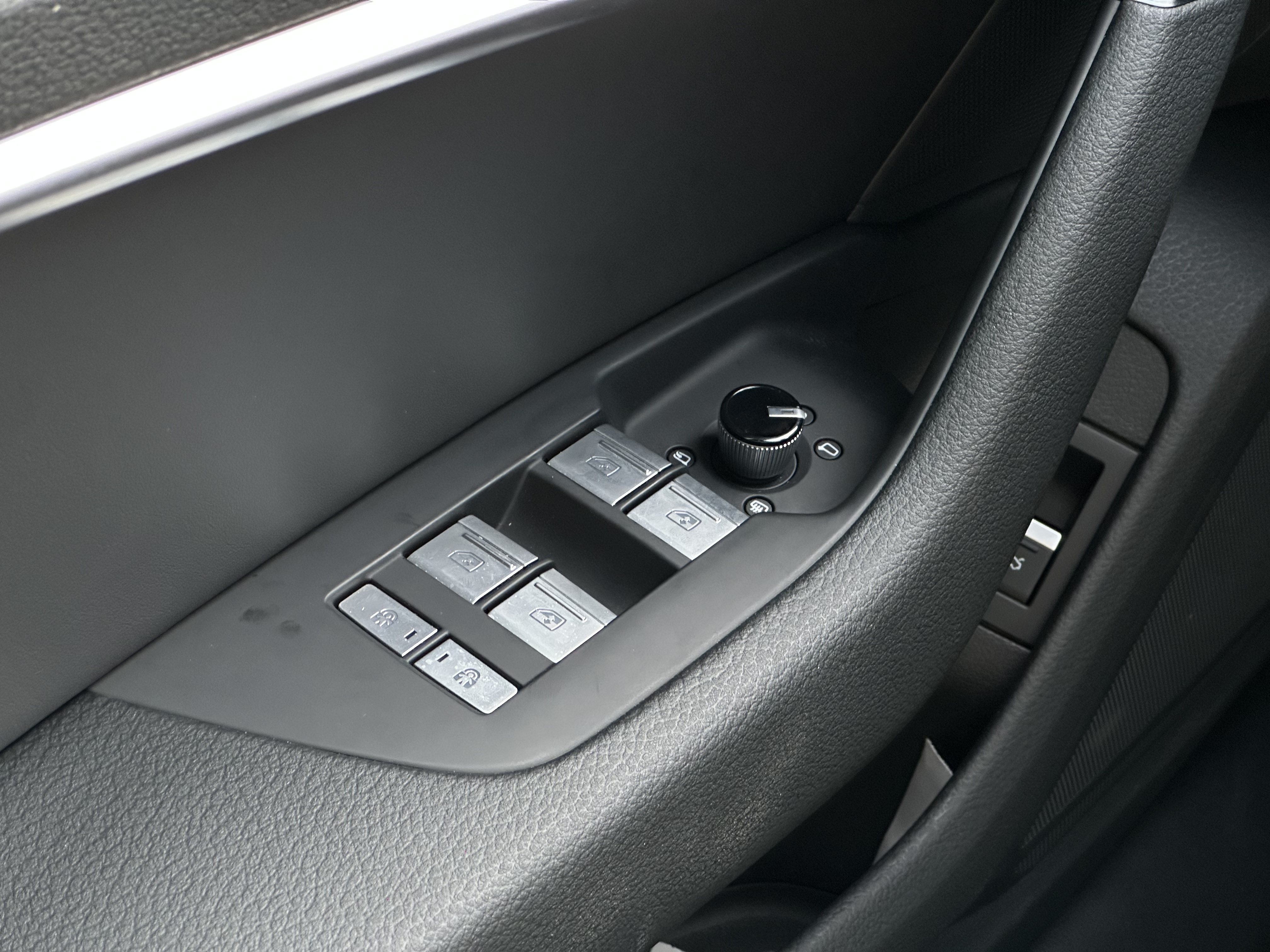 Audi A6L 2024 car image #17