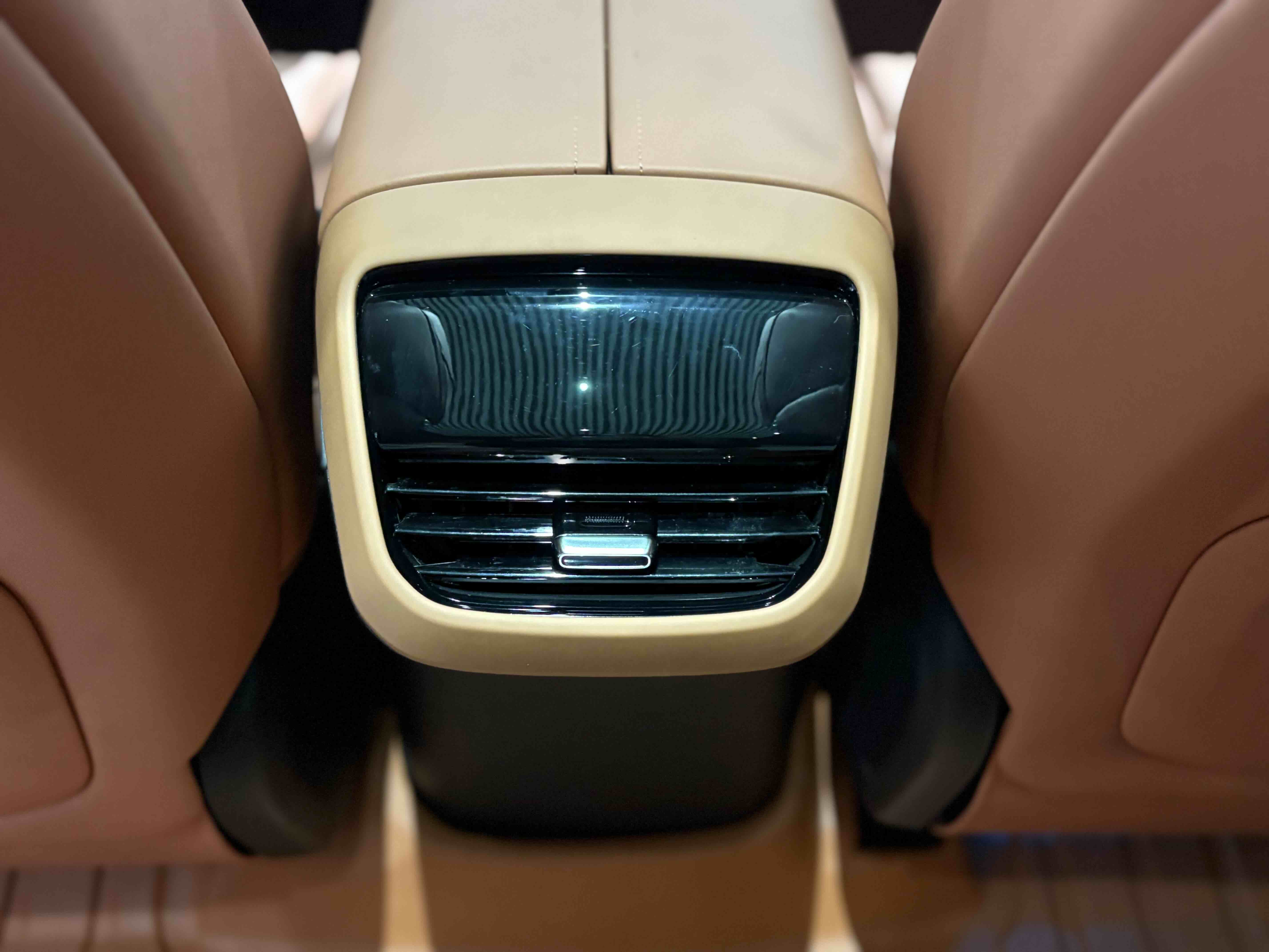 Deepal S07 2024 car image #17