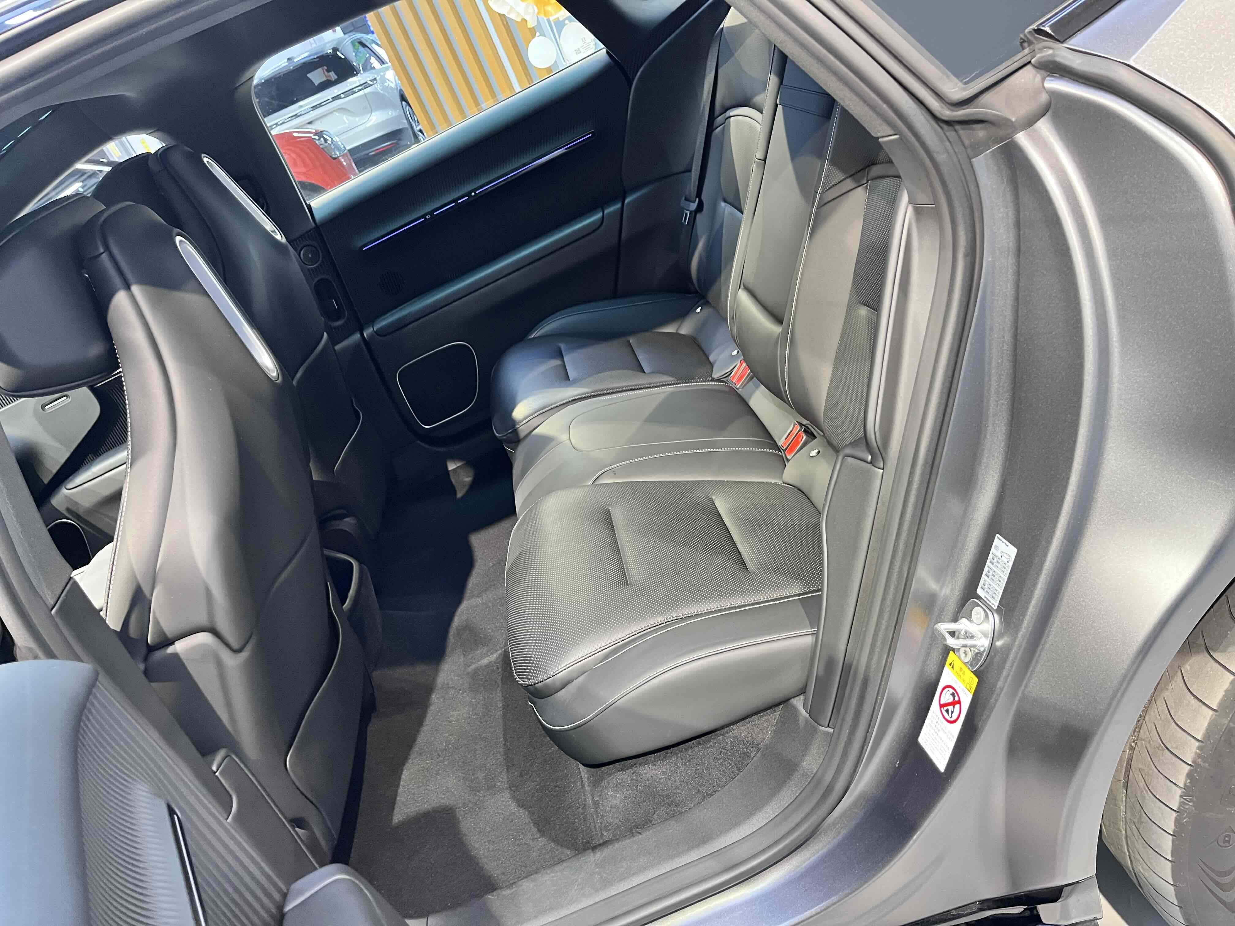 Avatr 12 2024 car image #17