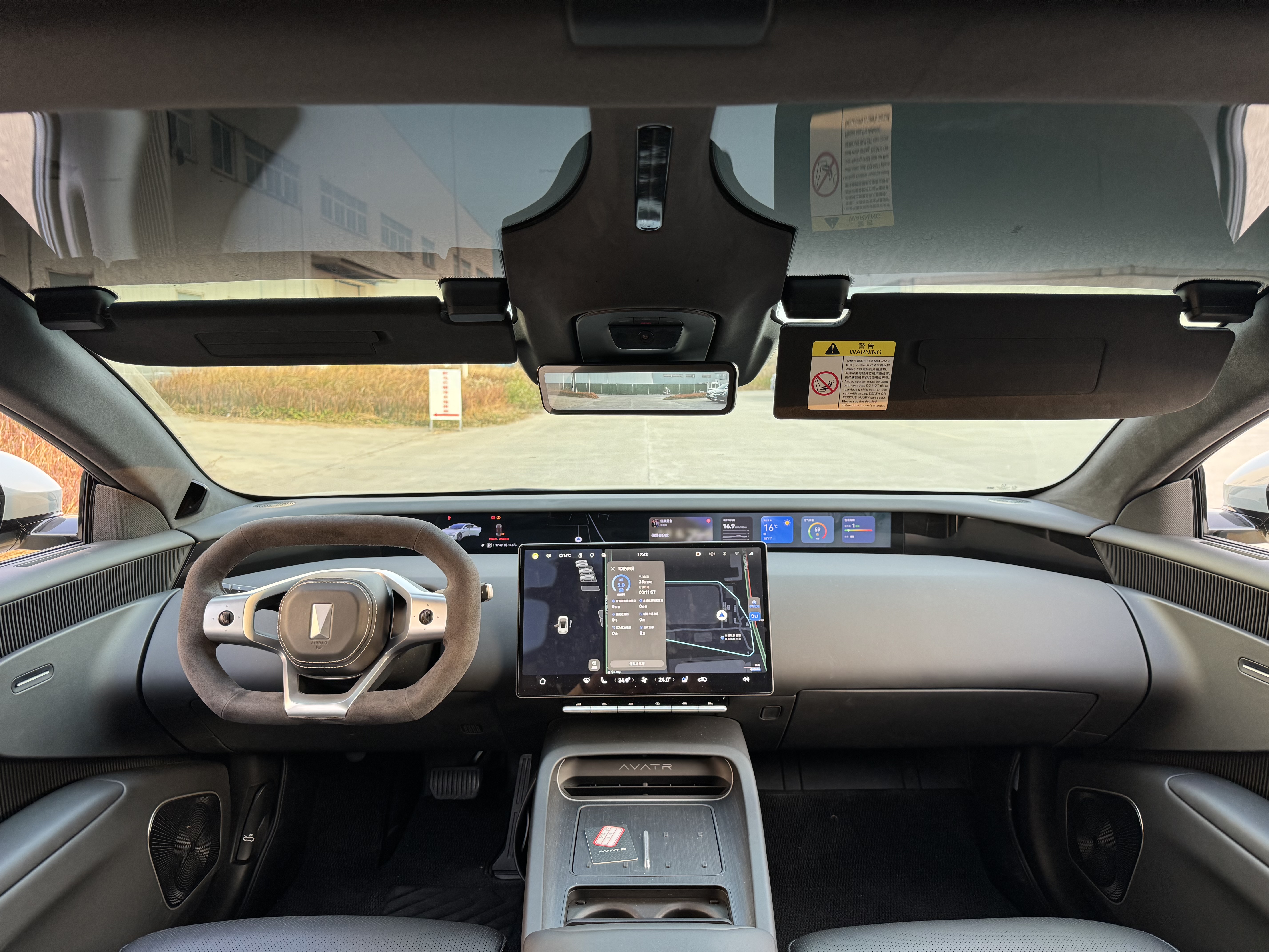 Avatr 12 2024 car image #17