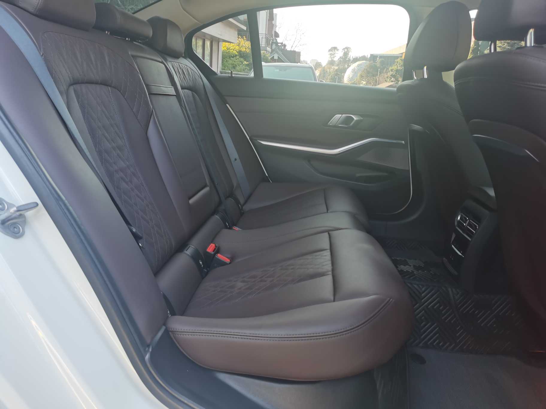 BMW i3 2024 car image #17