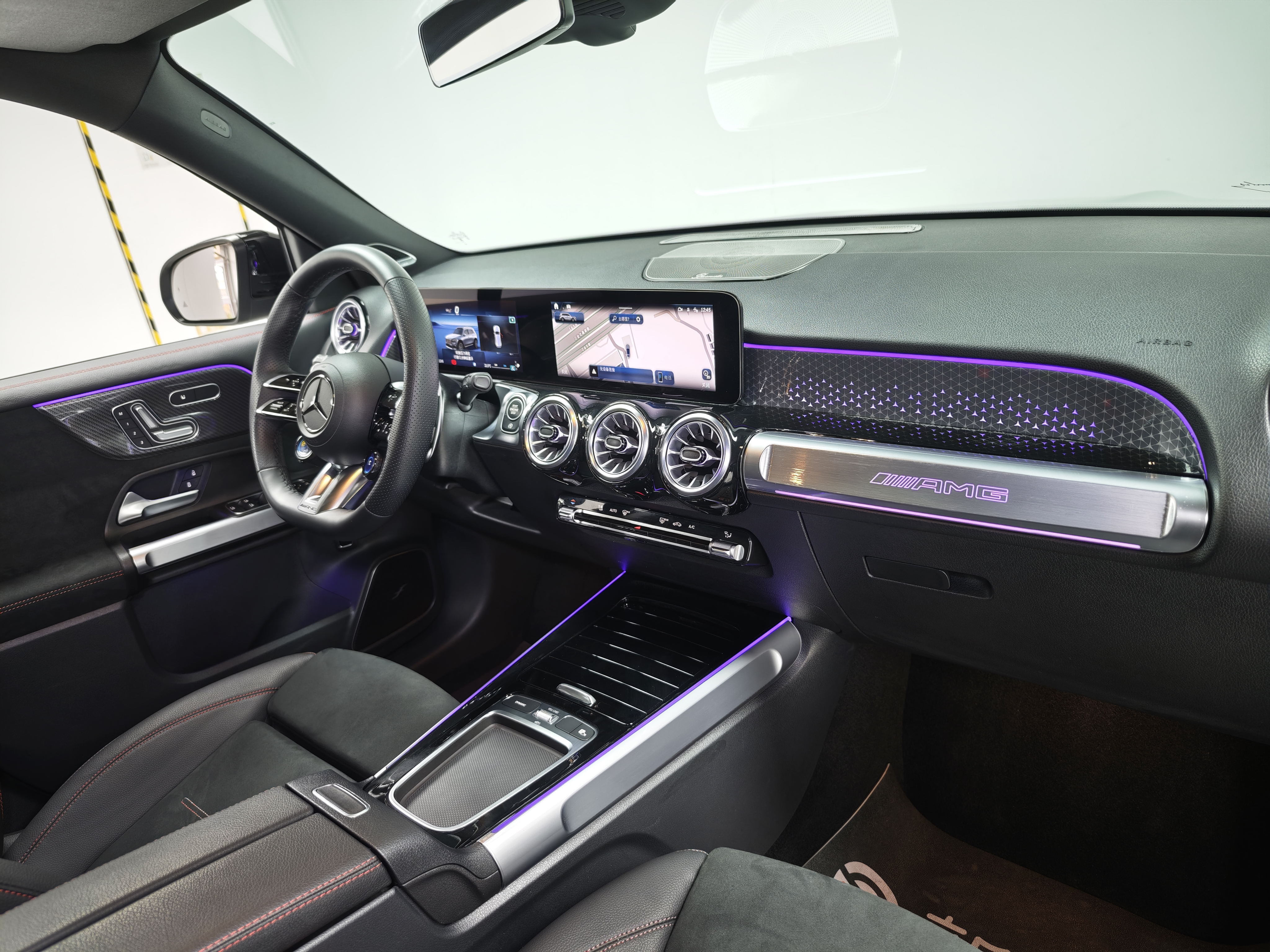 Mercedes-Benz GLB AMG 2025 car image #17