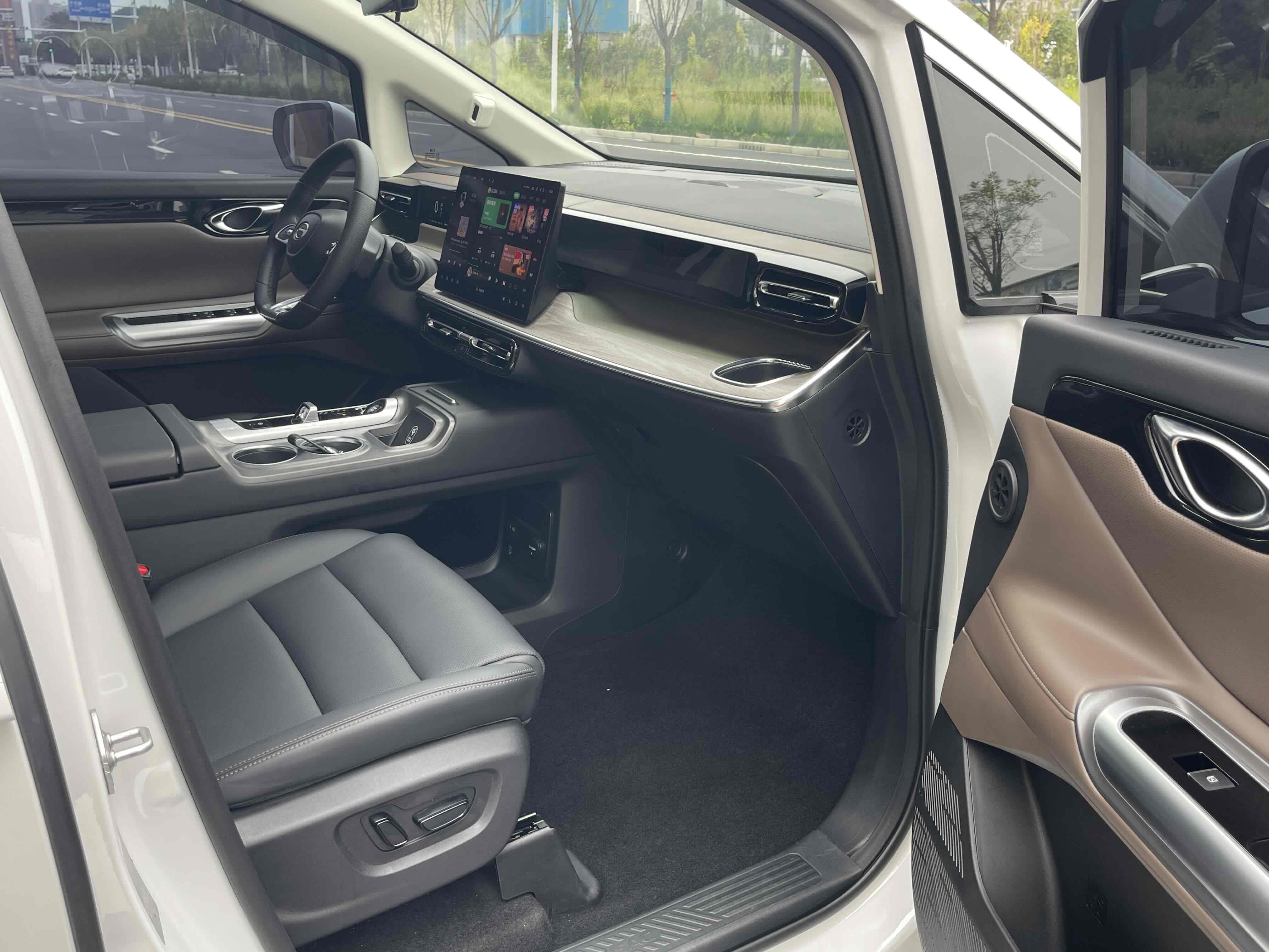 GAC Trumpchi E8 New Energy 2024 car image #17