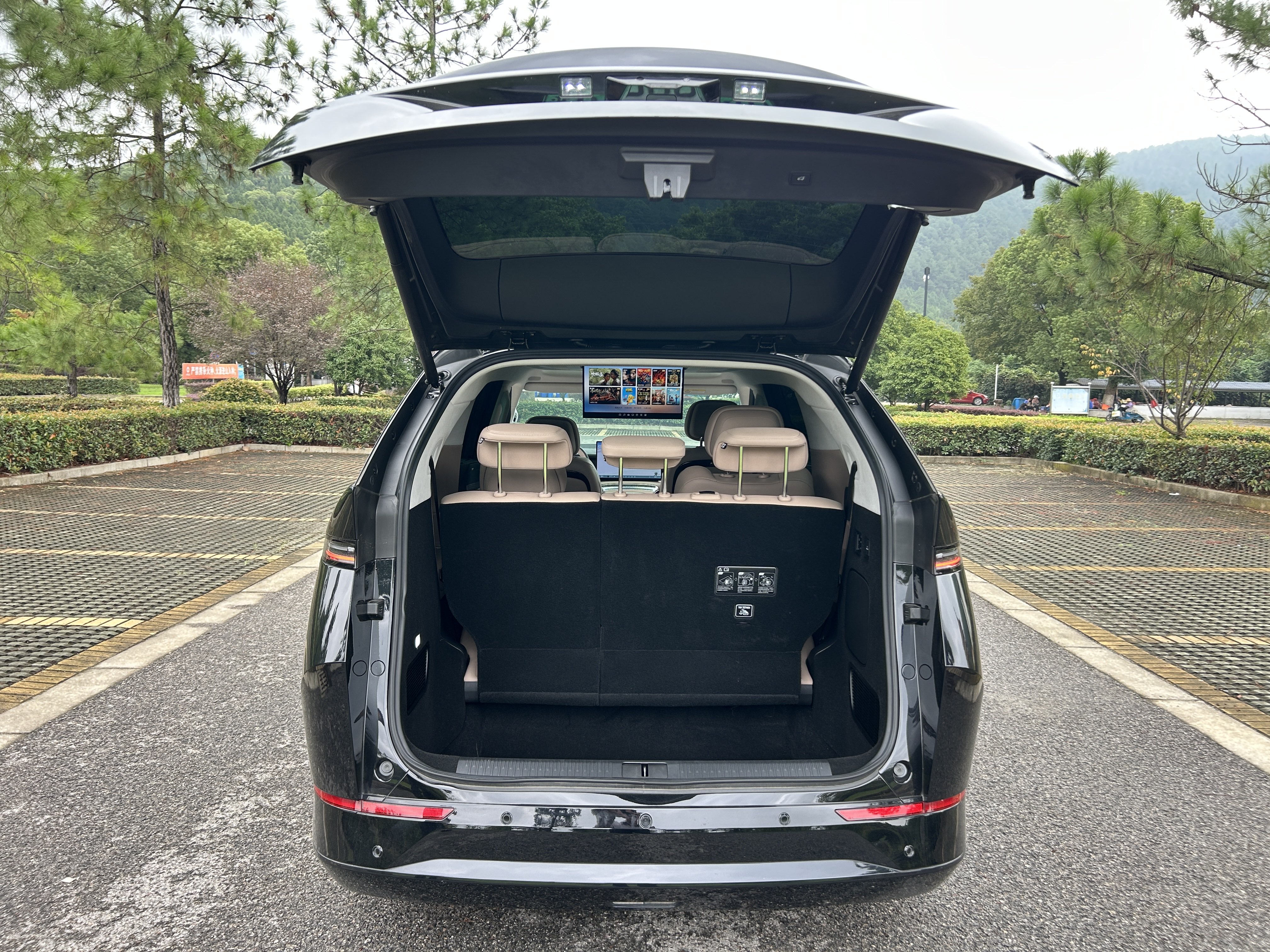 Xpeng X9 2025 imagem de carro #17