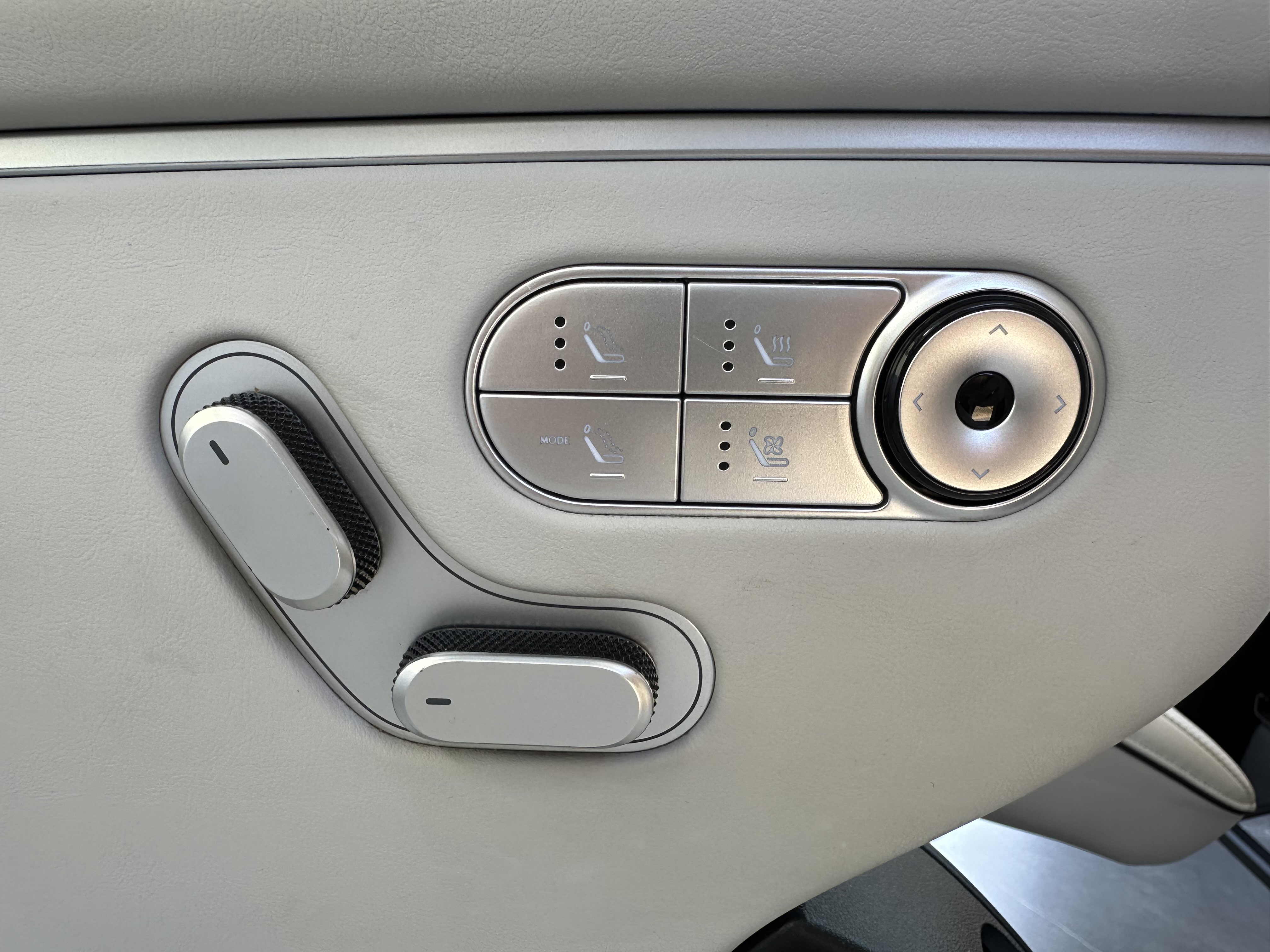 Xpeng X9 2024 immagine di auto #17