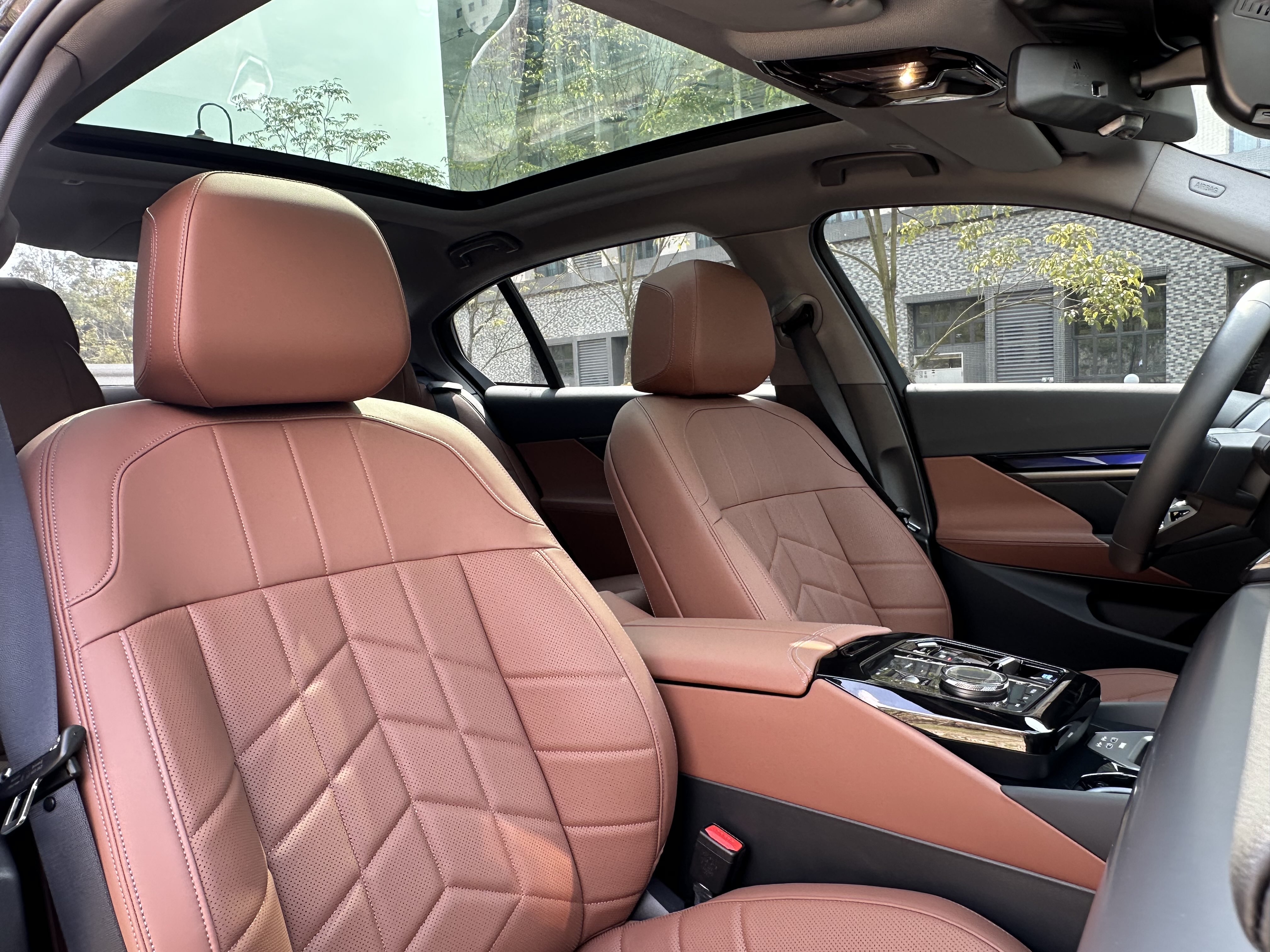 BMW i5 M60 2024 #17 BMW i5 M60 2024 car image #17