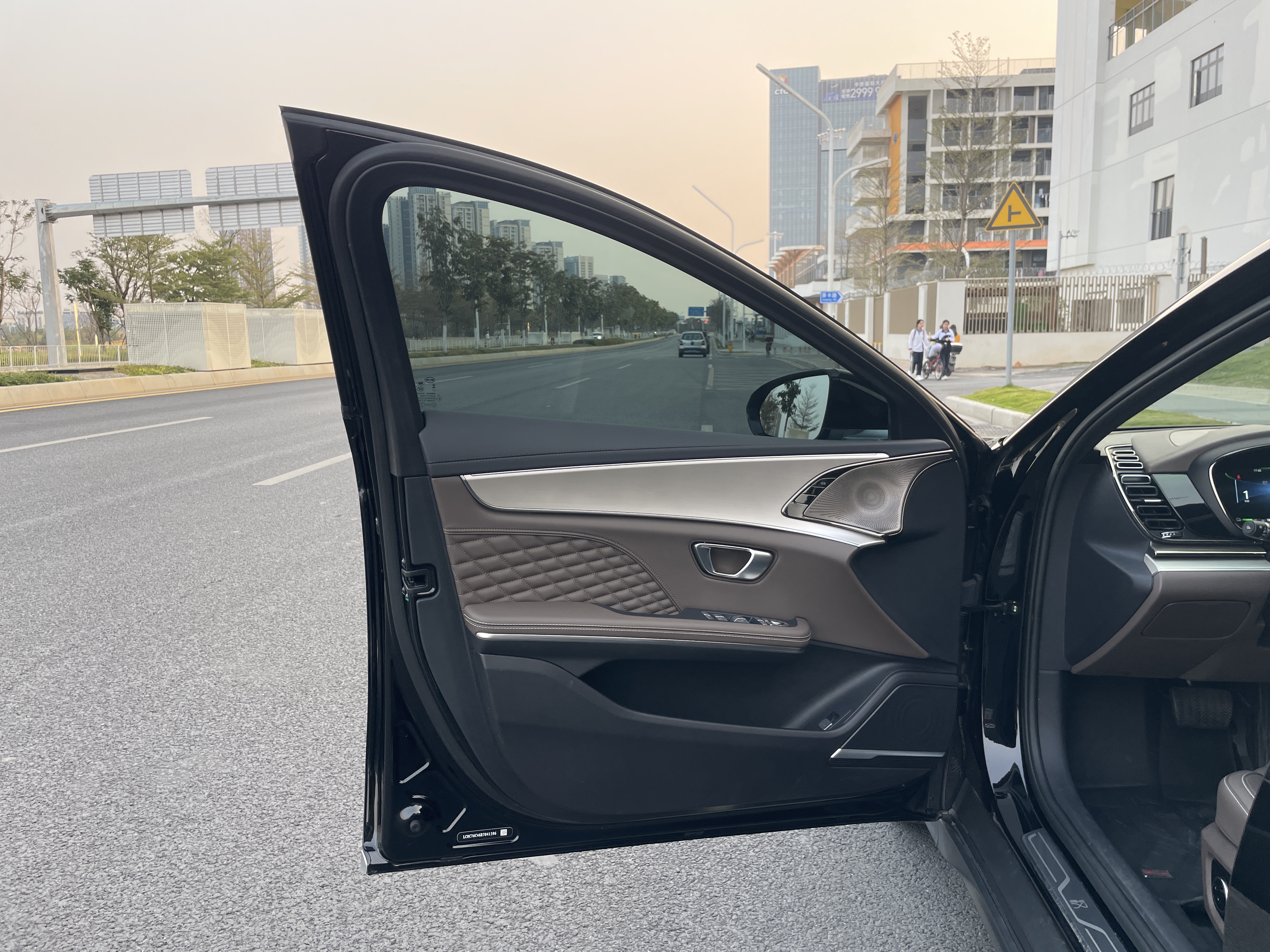 BYD Han 2024 car image #17