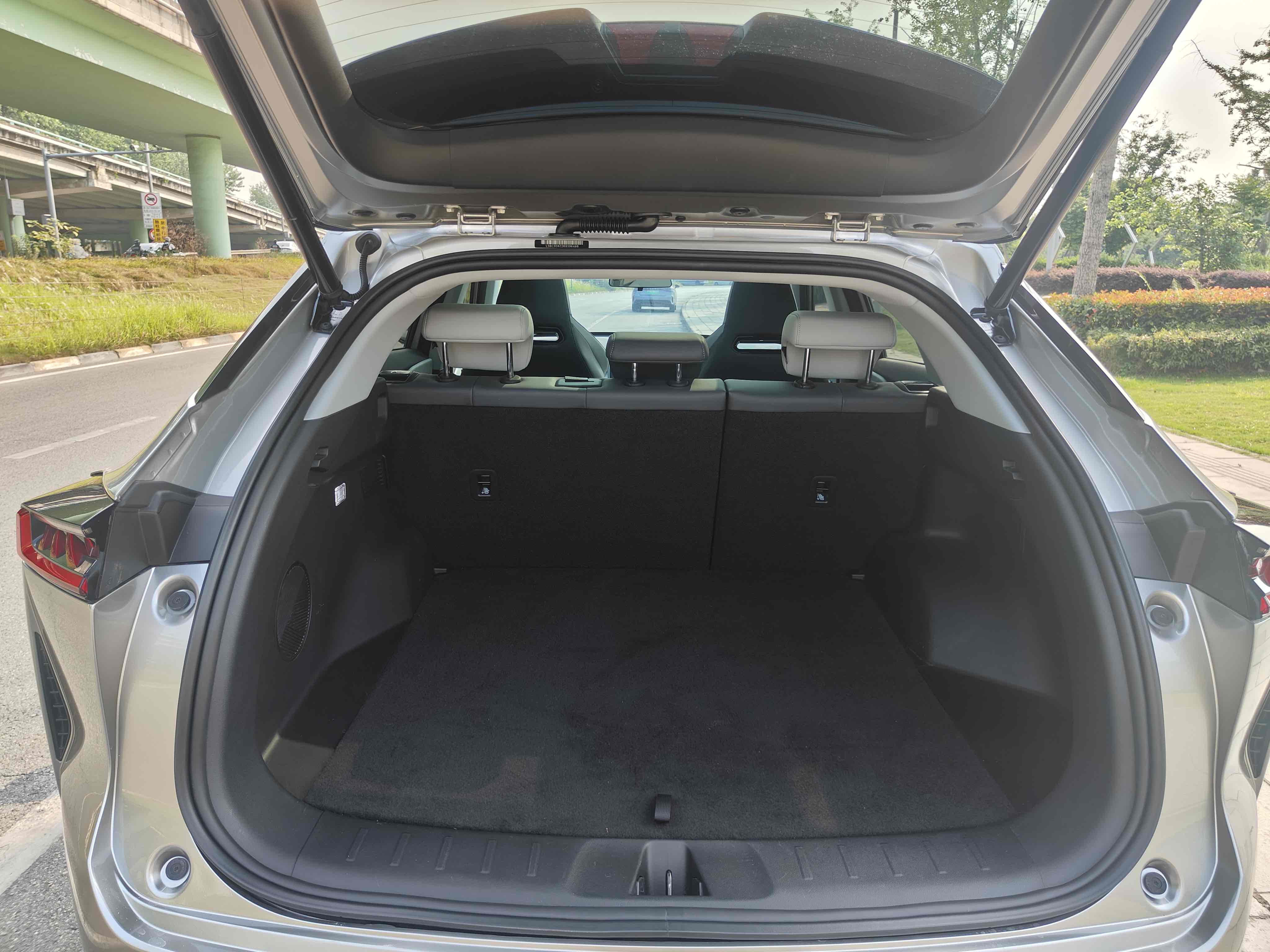 Changan UNI-Z PHEV 2024 #17 Changan UNI-Z PHEV 2024 car image #17