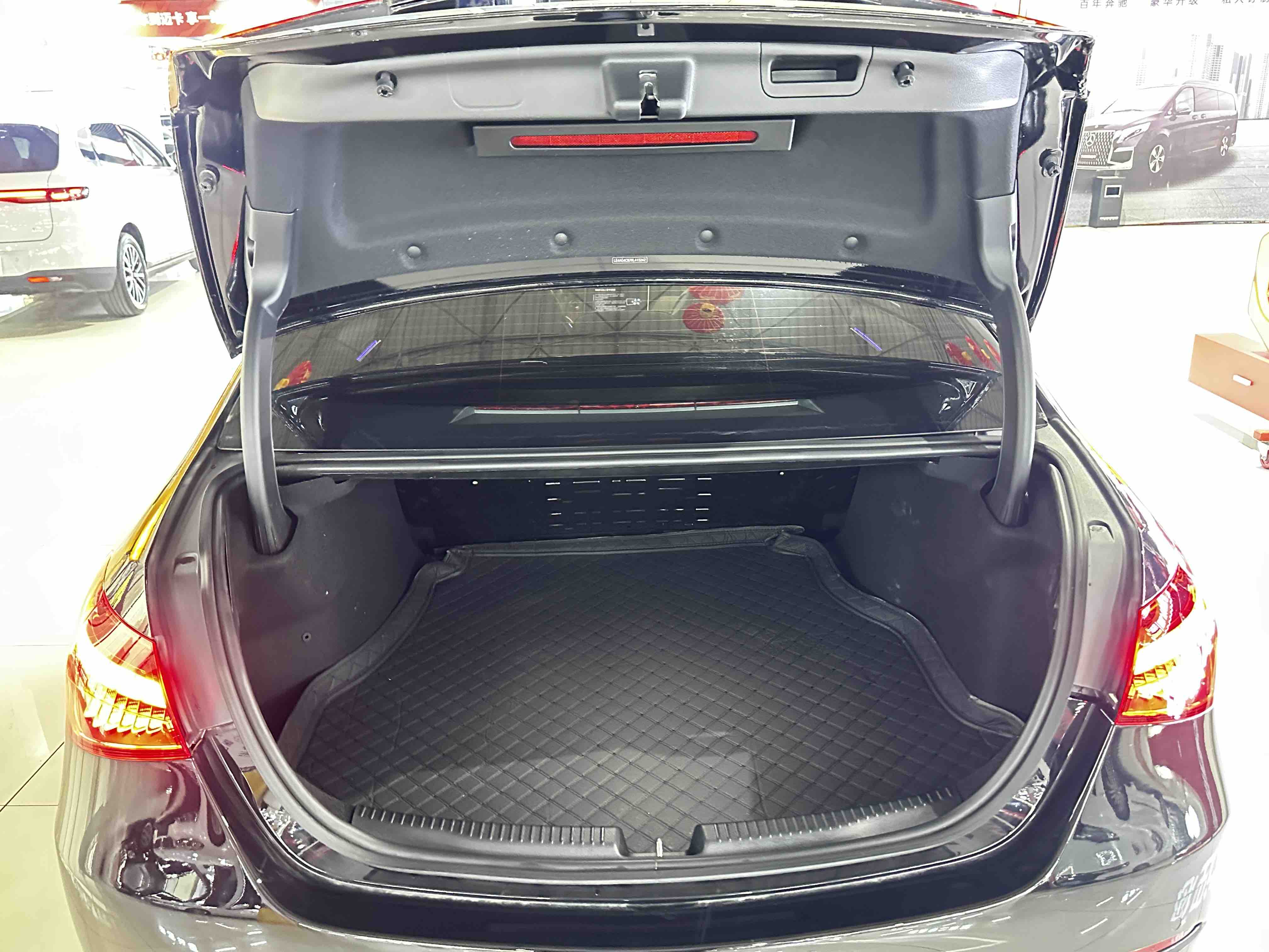 Mercedes-Benz C Class 2024 صورة سيارة #17