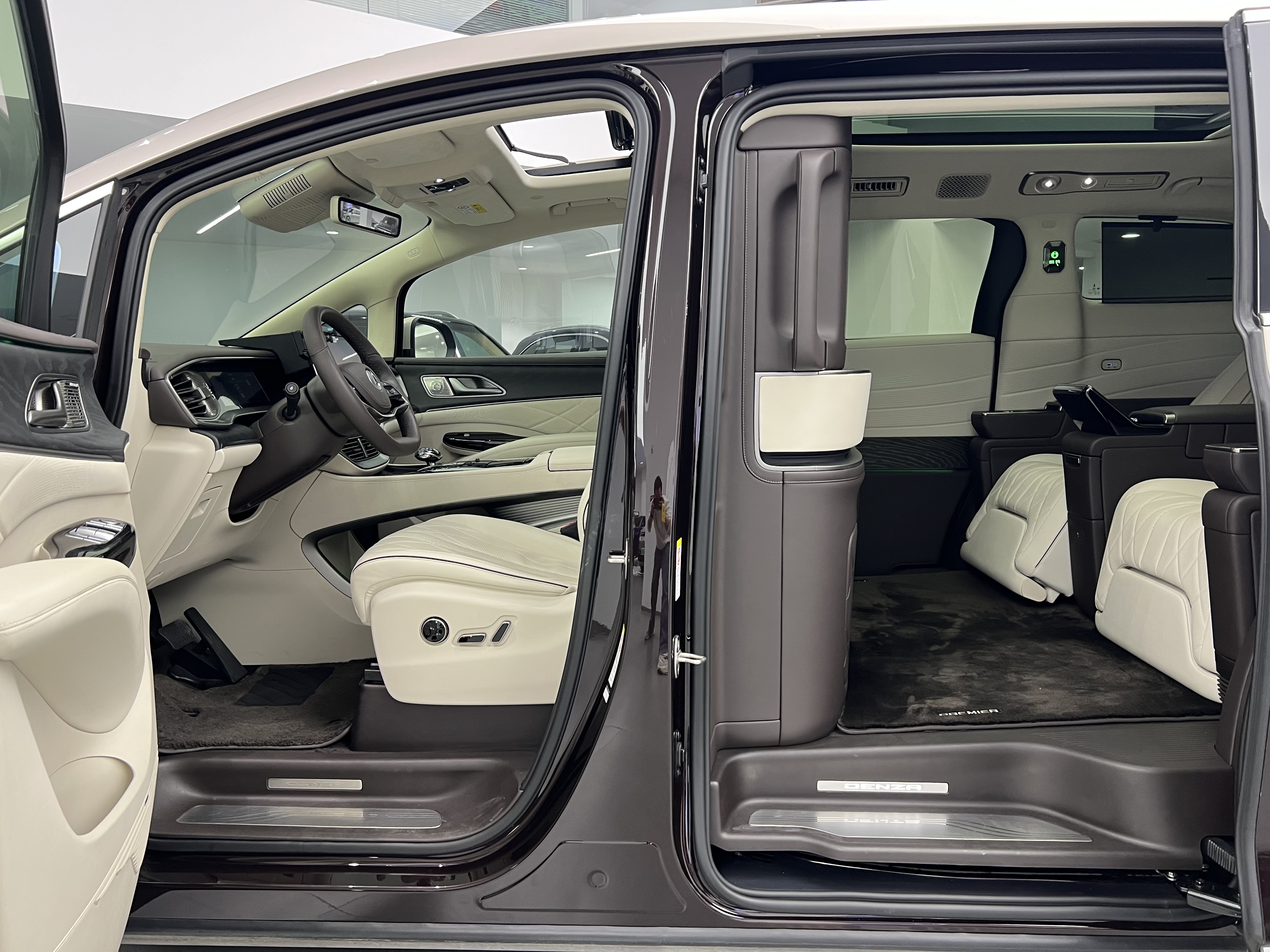 Denza D9 2024 #17 Denza D9 2024 car image #17