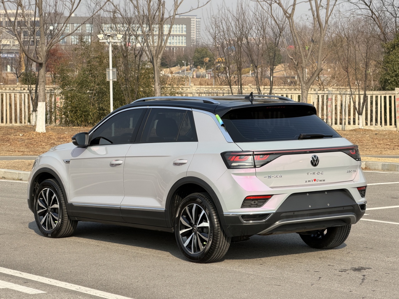 Volkswagen T-Roc 2024 car image #17