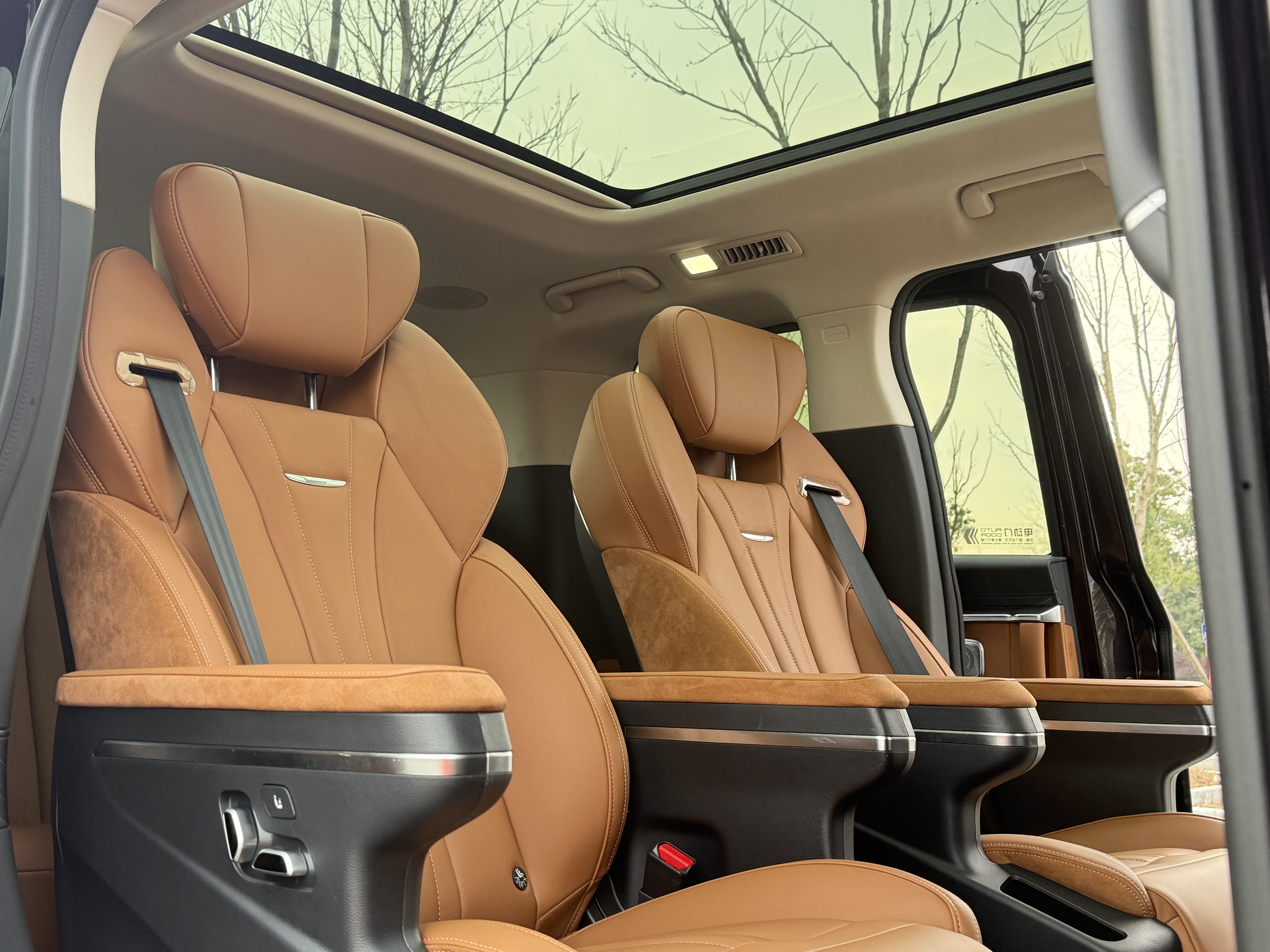 HongQi HQ9 PHEV 2024 #17 HongQi HQ9 PHEV 2024 car image #17