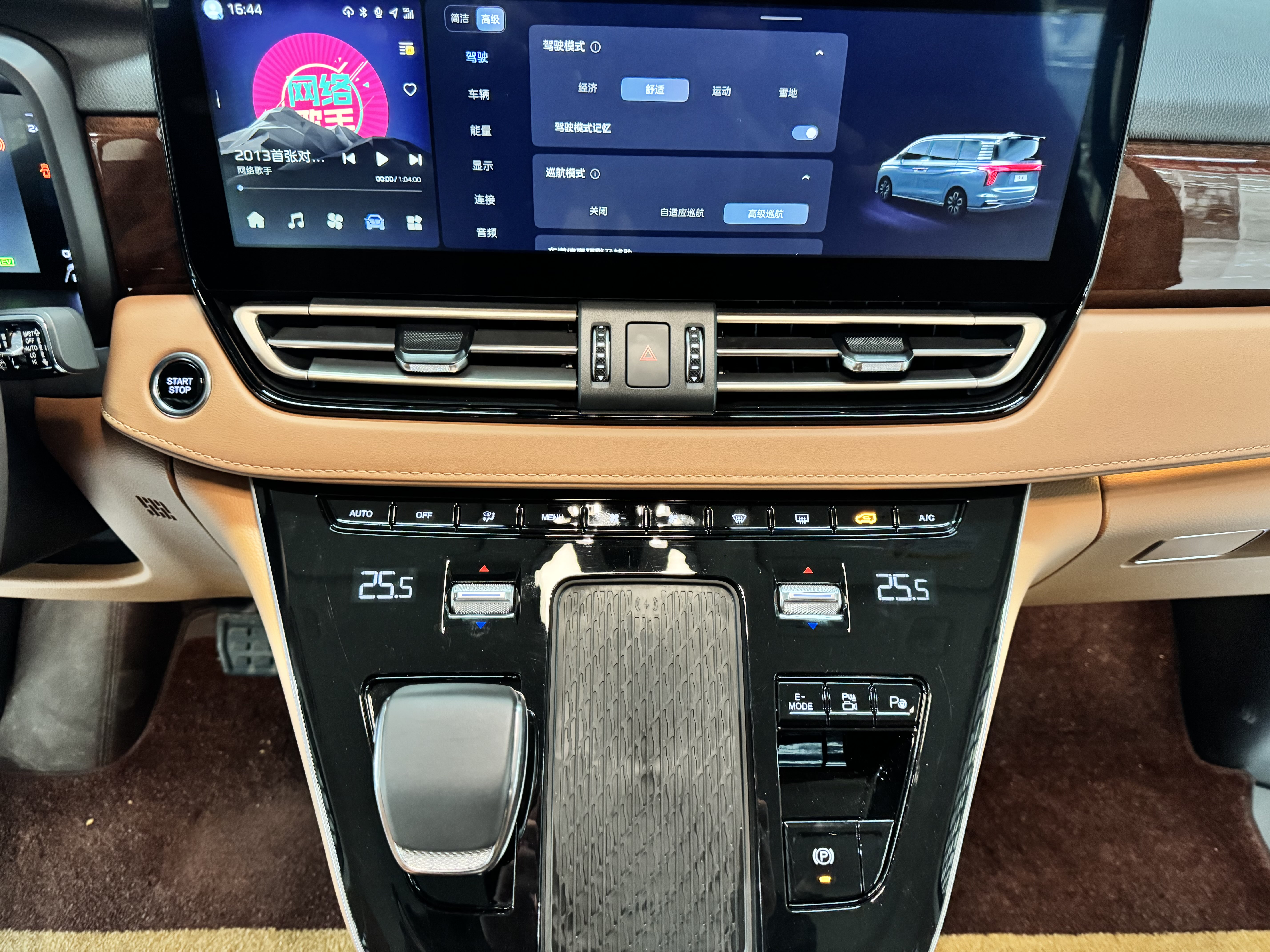 HongQi HQ9 PHEV 2025 #17 HongQi HQ9 PHEV 2025 car image #17