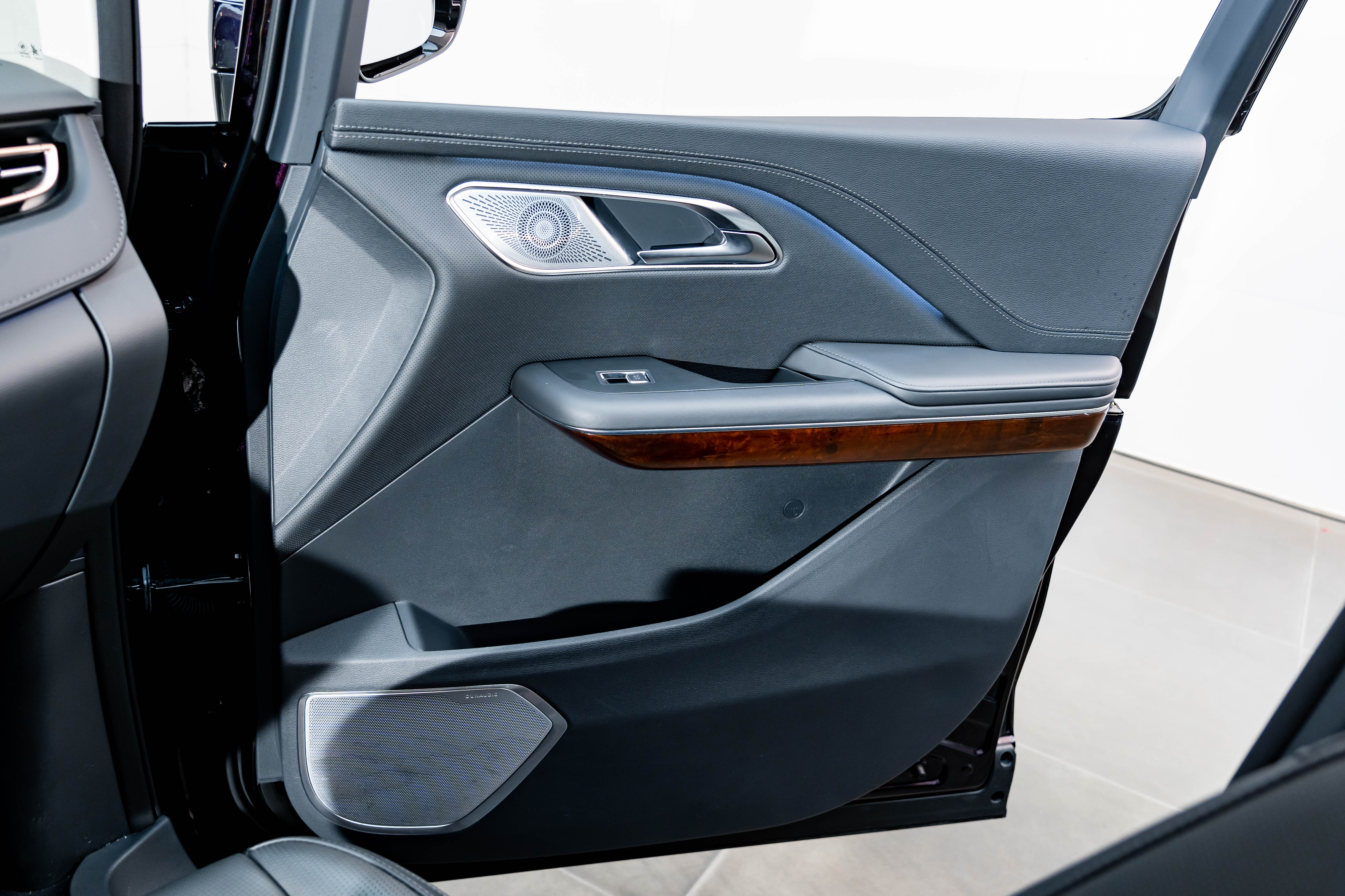 HongQi HQ9 PHEV 2025 #17 HongQi HQ9 PHEV 2025 car image #17