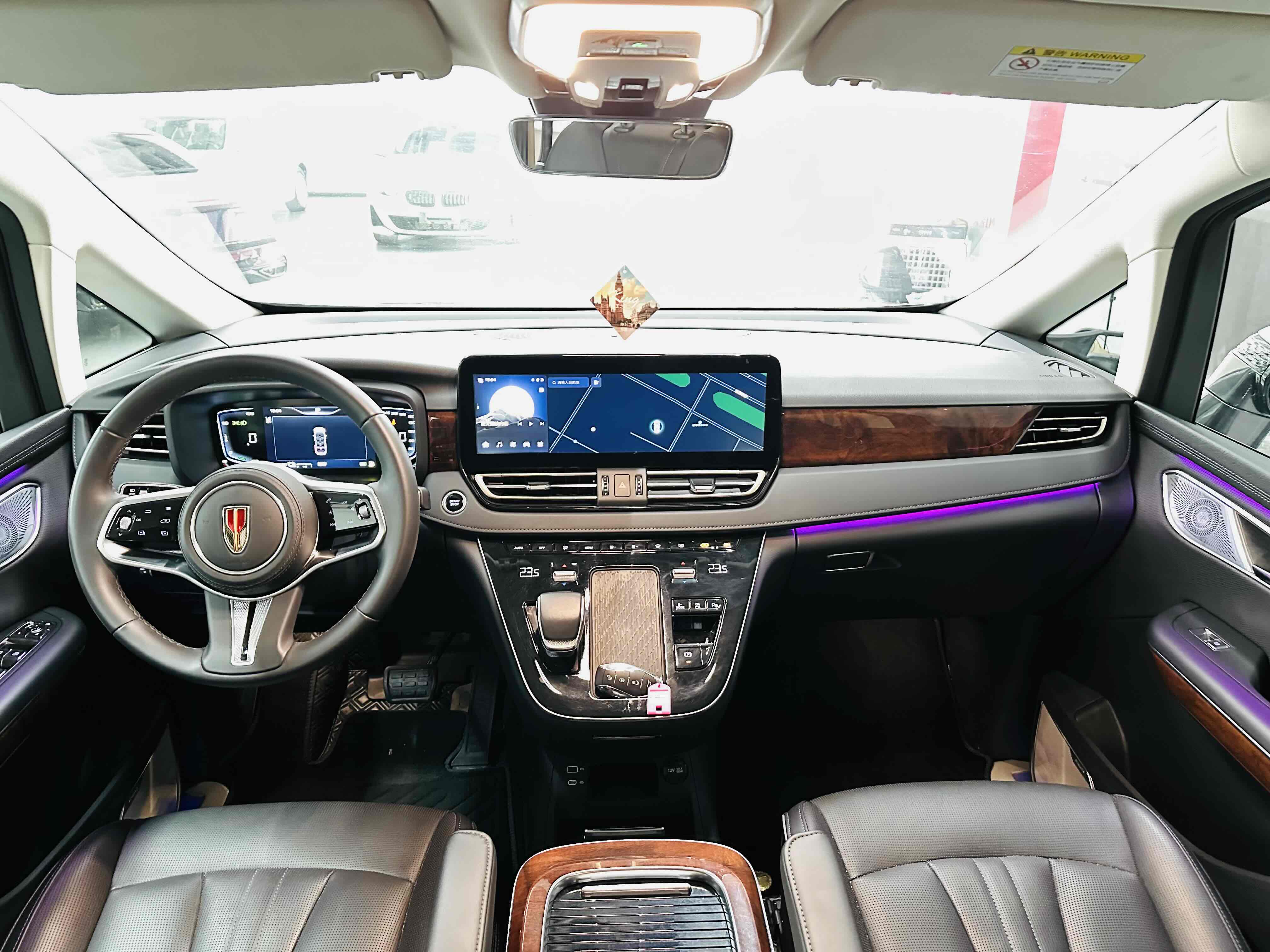 HongQi HQ9 PHEV 2024 #17 HongQi HQ9 PHEV 2024 car image #17