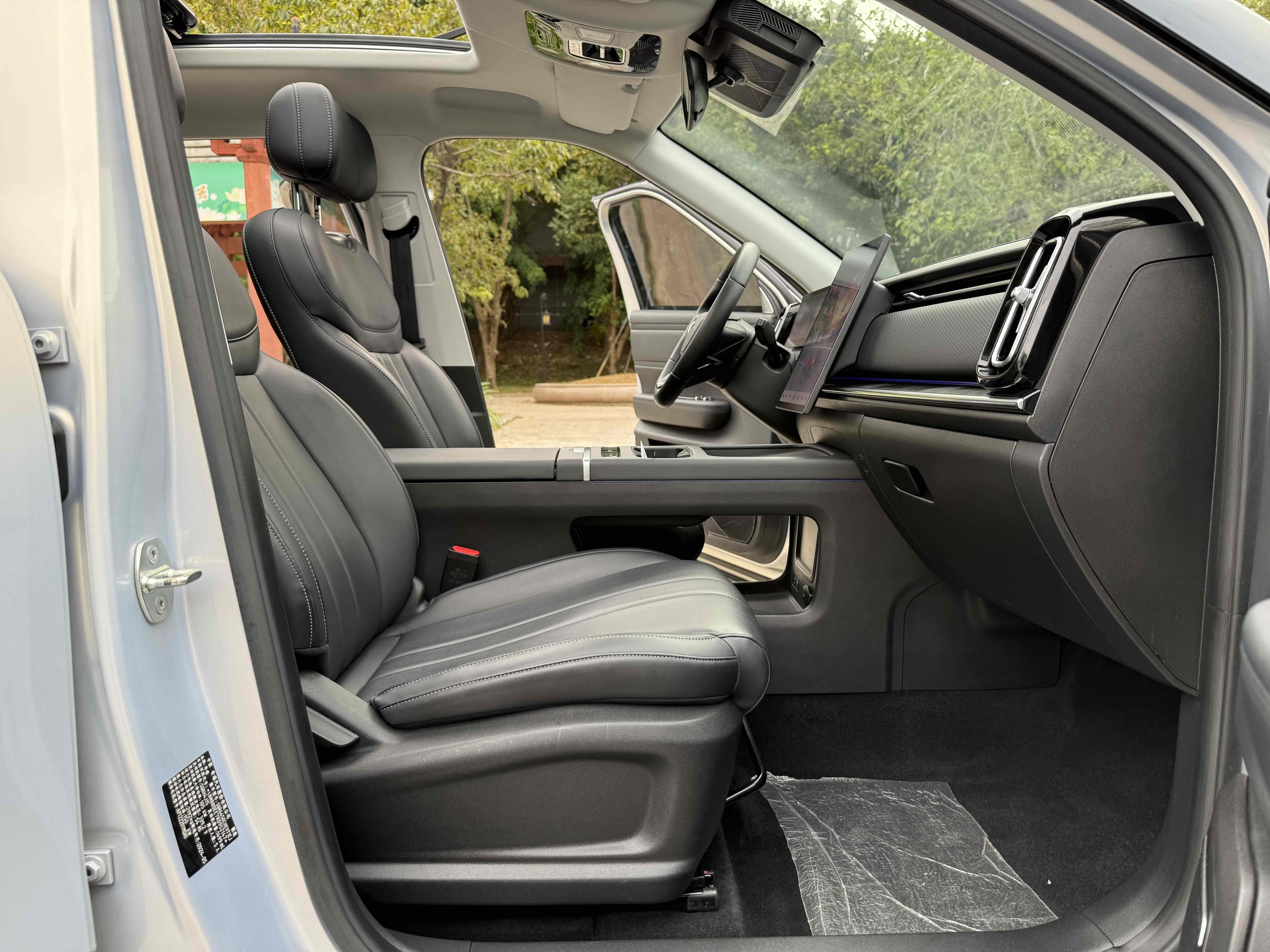 Chery Exploration 06 C-DM 2024 immagine di auto #17