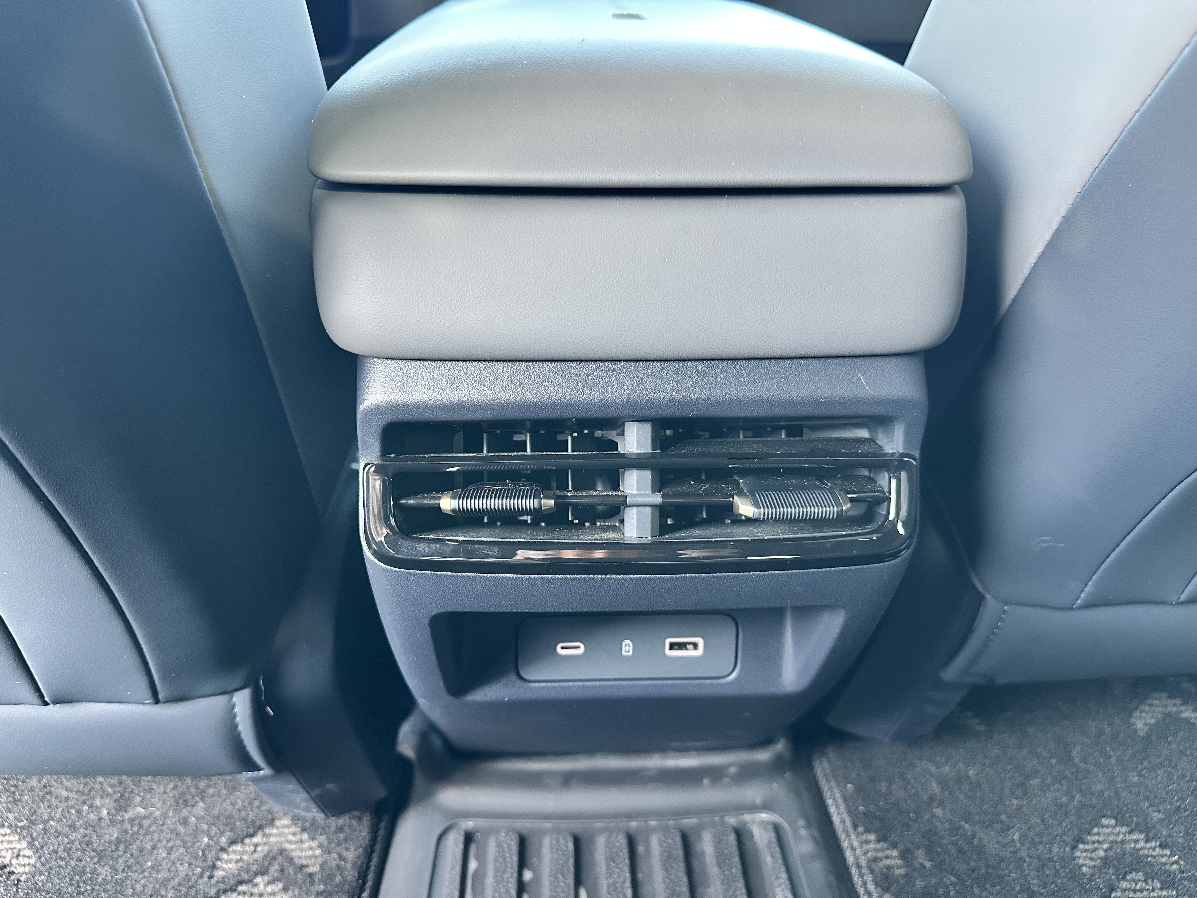Lynk & Co 07 EM-P 2025 car image #17