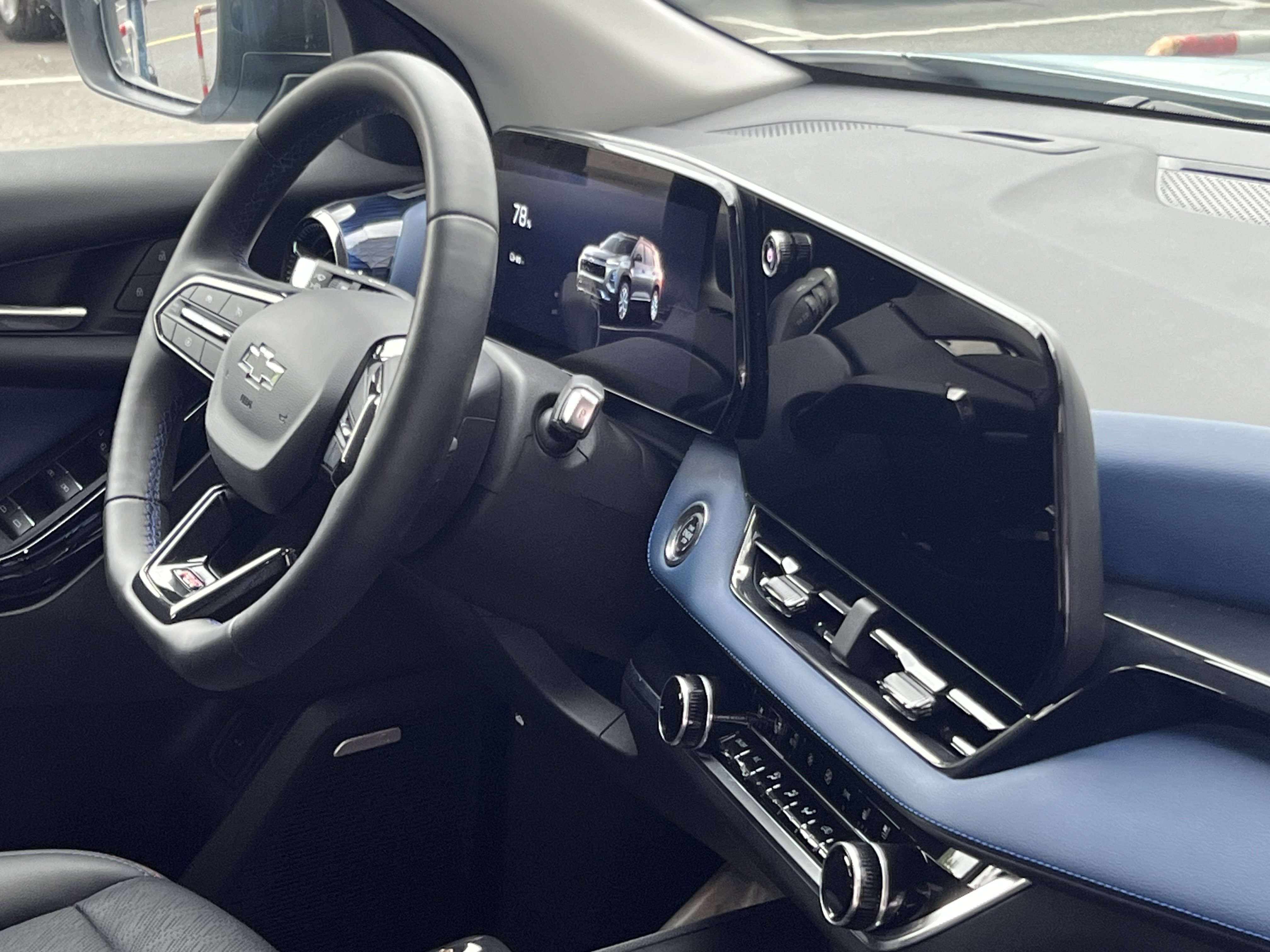 Chevrolet Equinox Plus 2025 car image #17