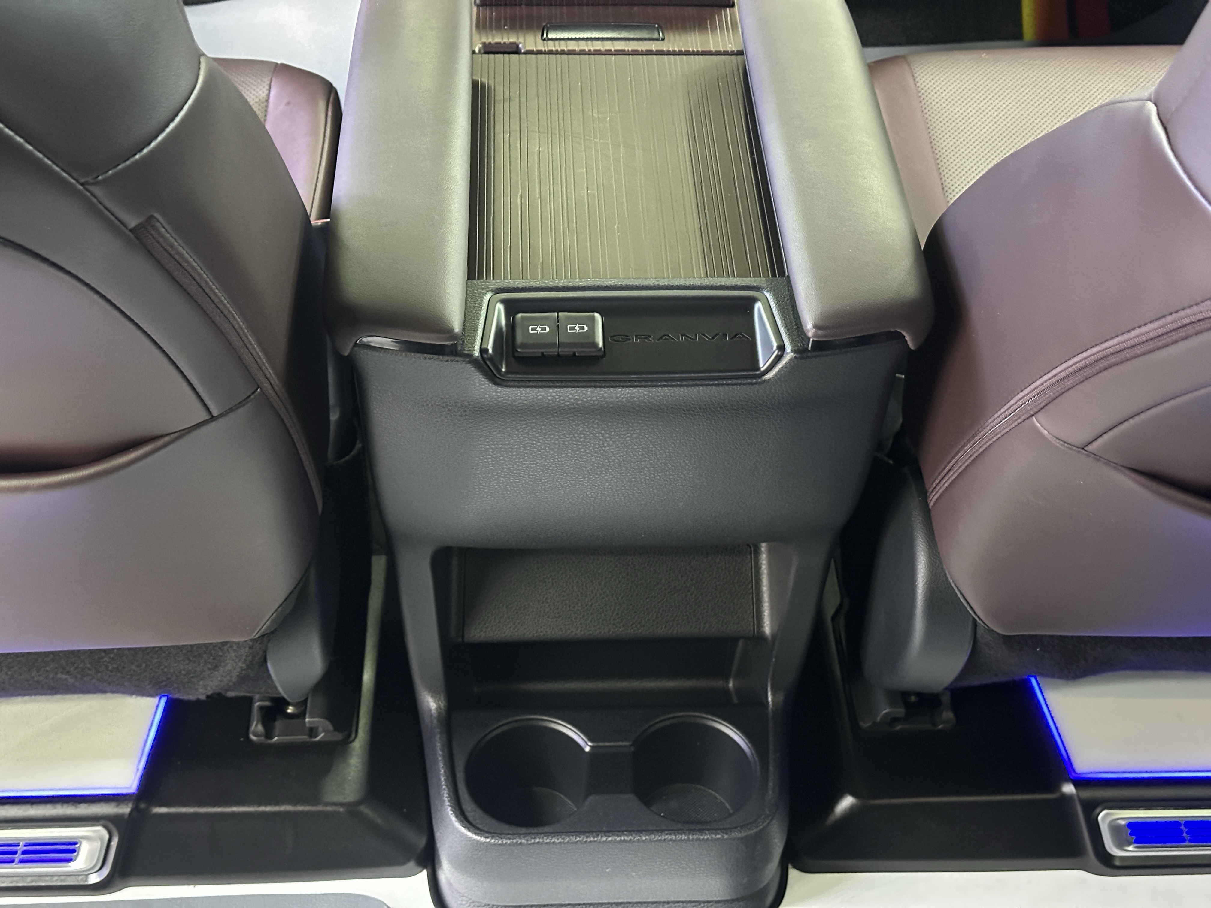 Toyota Granvia 2024 #17 Toyota Granvia 2024 car image #17