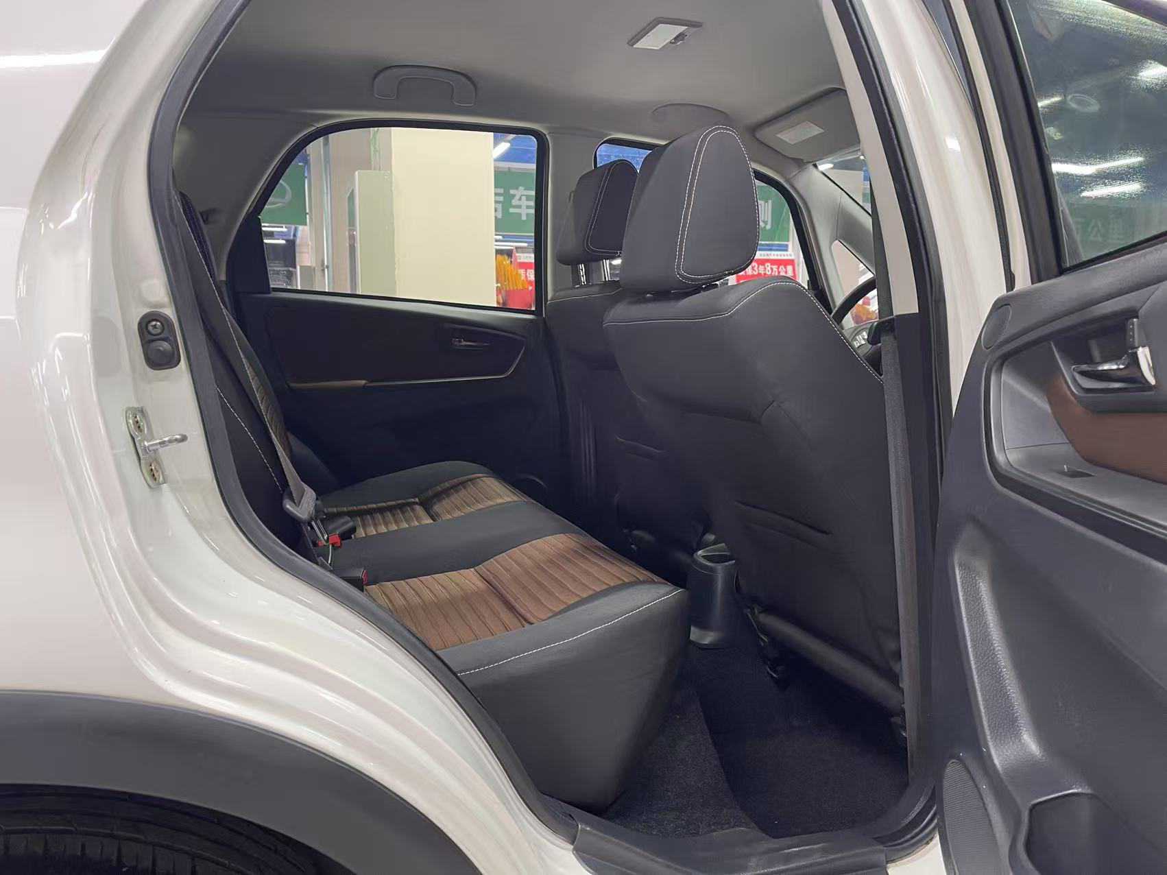 Suzuki SX4 Sedan 2015 imagem de carro #17