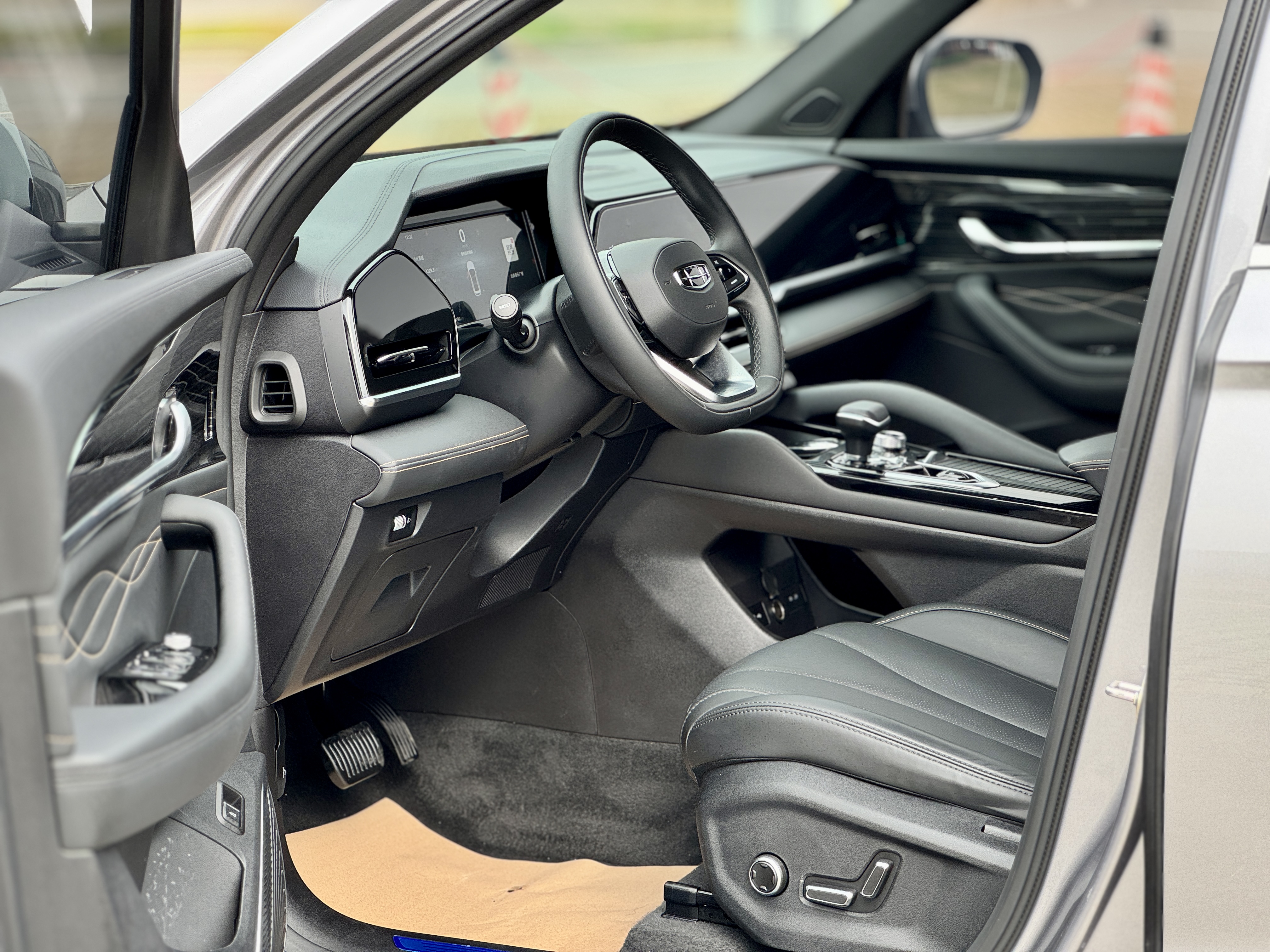 GEELY Monjaro 2024 car image #17