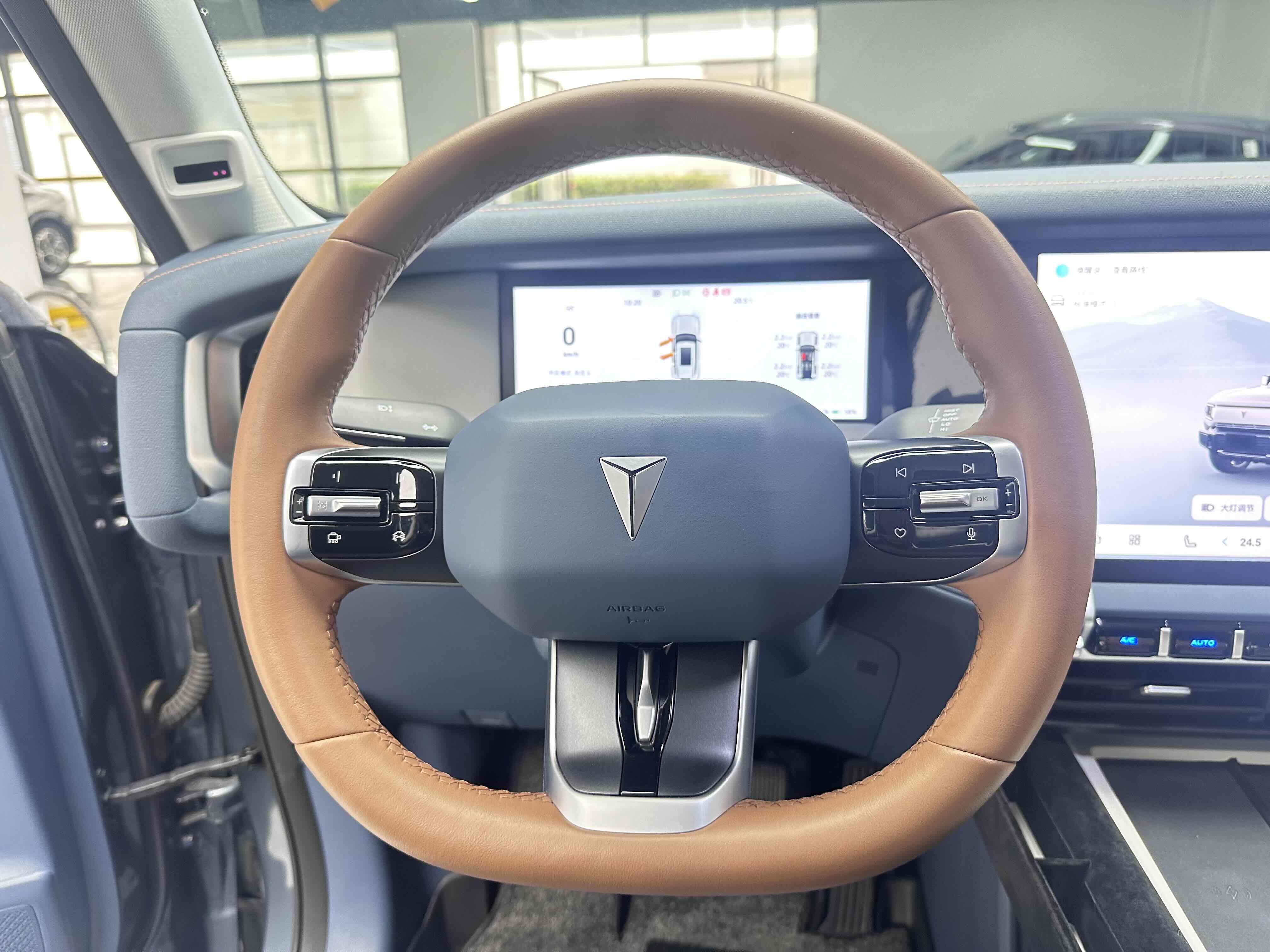 Deepal G318 2024 car image #17